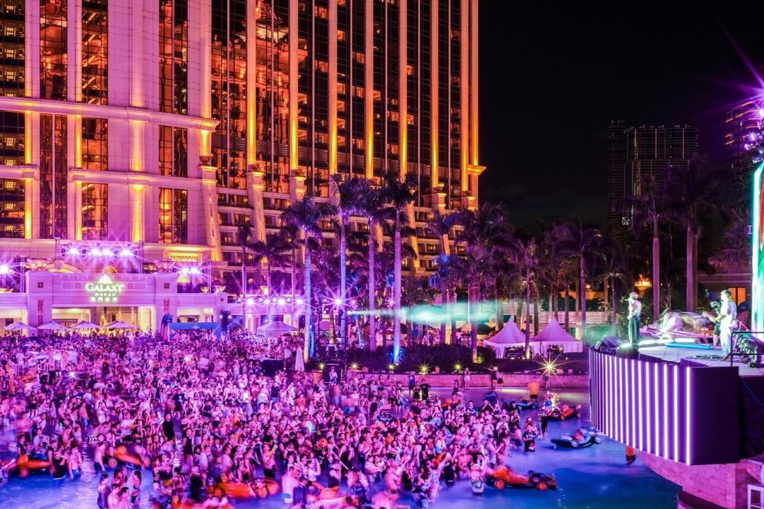 Tyson Yoshi現身水上派對 3,000人前唱到high