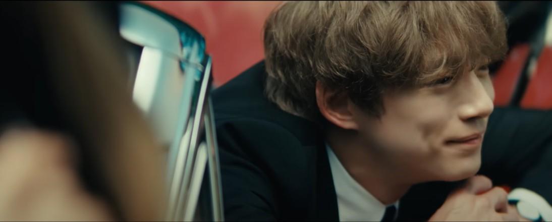 Lisa@BLACKPINK 坂口健太郎微電影MV出爐 願做湖映照你的美