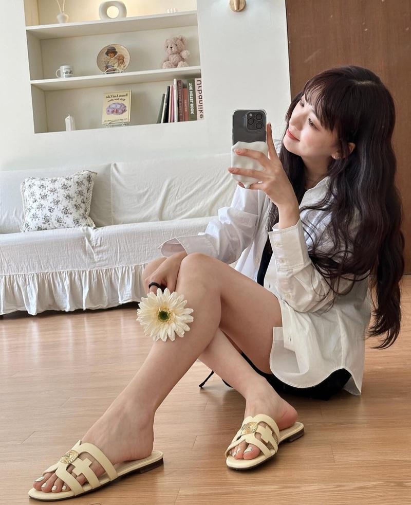 Jisoo人母胞姊金智允出道 拍綜藝爭做最佳售貨員