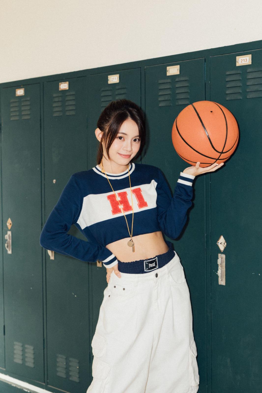 童星出身的Melanie化身嚴厲教練。