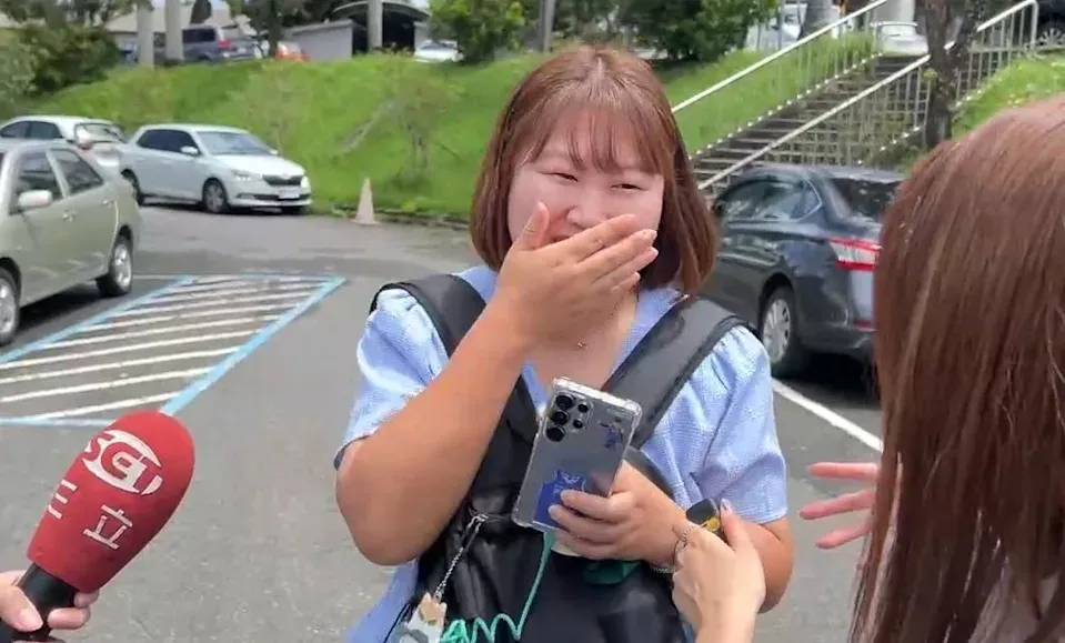 有名韓國粉絲特別衝南投追星,讓許光漢相當驚喜。(圖/中天新聞)