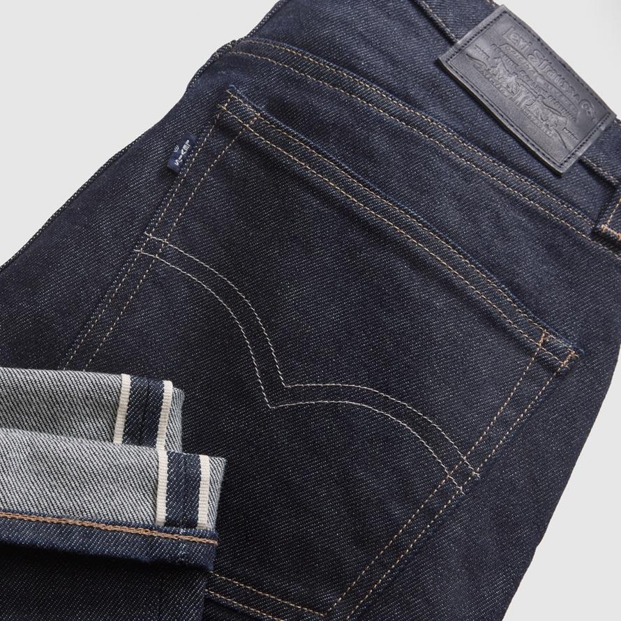 COLUMN牛仔褲,採用舒適彈性輕磅布料製造。售價:$1,599