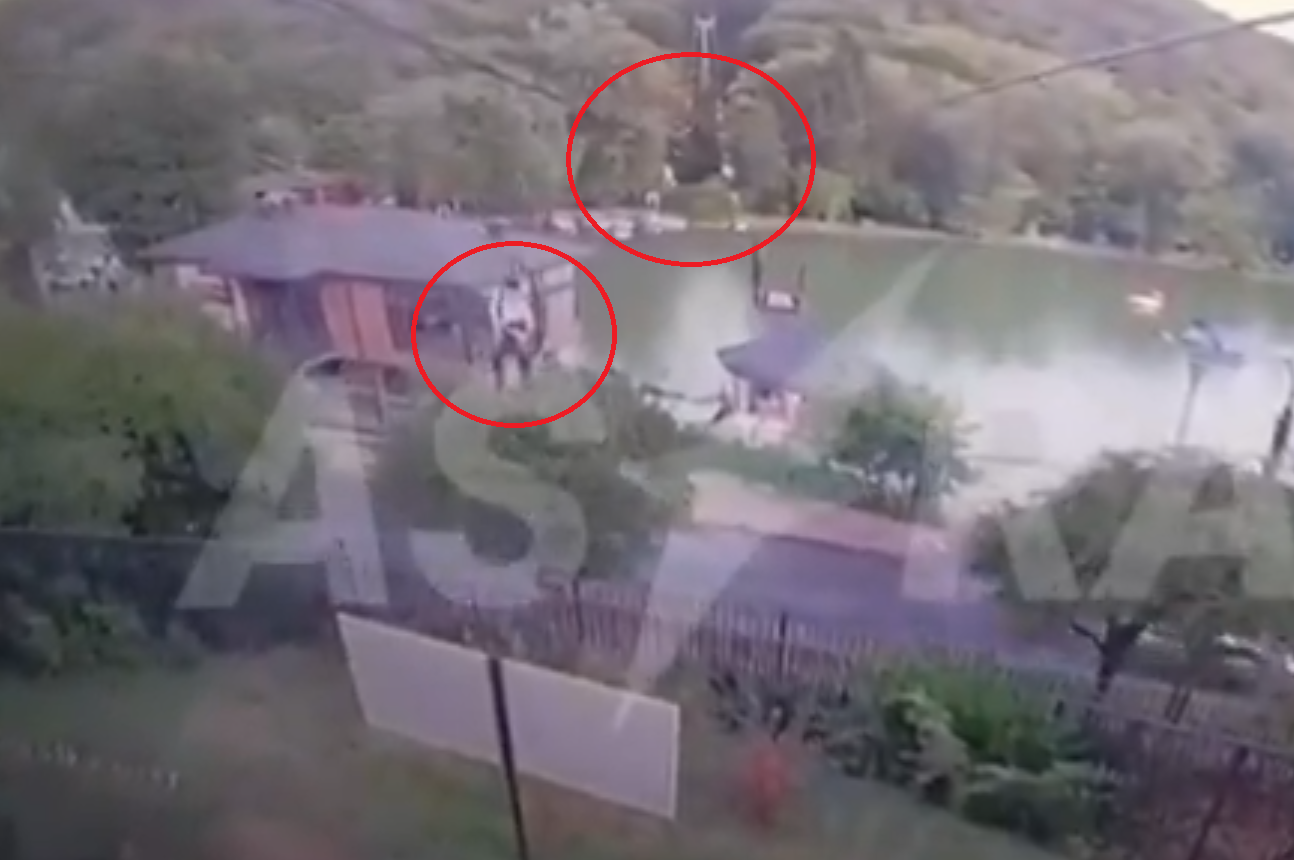 吊椅纜繩斷裂7米高直墮 十多人摔落樹叢湖面8人受傷(有片)