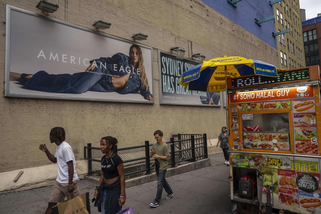 Sydney Sweeney近日為American Eagle拍攝一系列性感廣告,引起網路熱議。(AP)