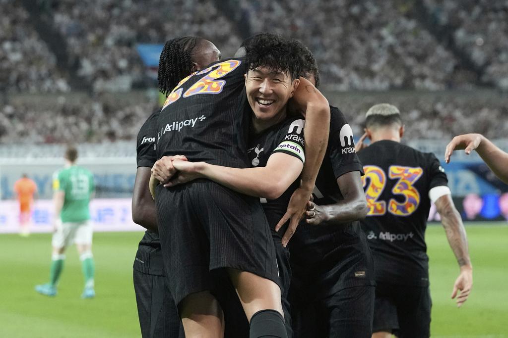 孫興民昨晚在告別戰最後一次披上熱刺球衣後,將轉投美職洛杉磯FC。(美聯社)