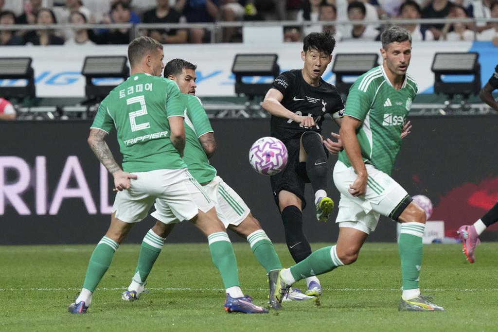 孫興民昨晚在告別戰最後一次披上熱刺球衣後,將轉投美職洛杉磯FC。(美聯社)