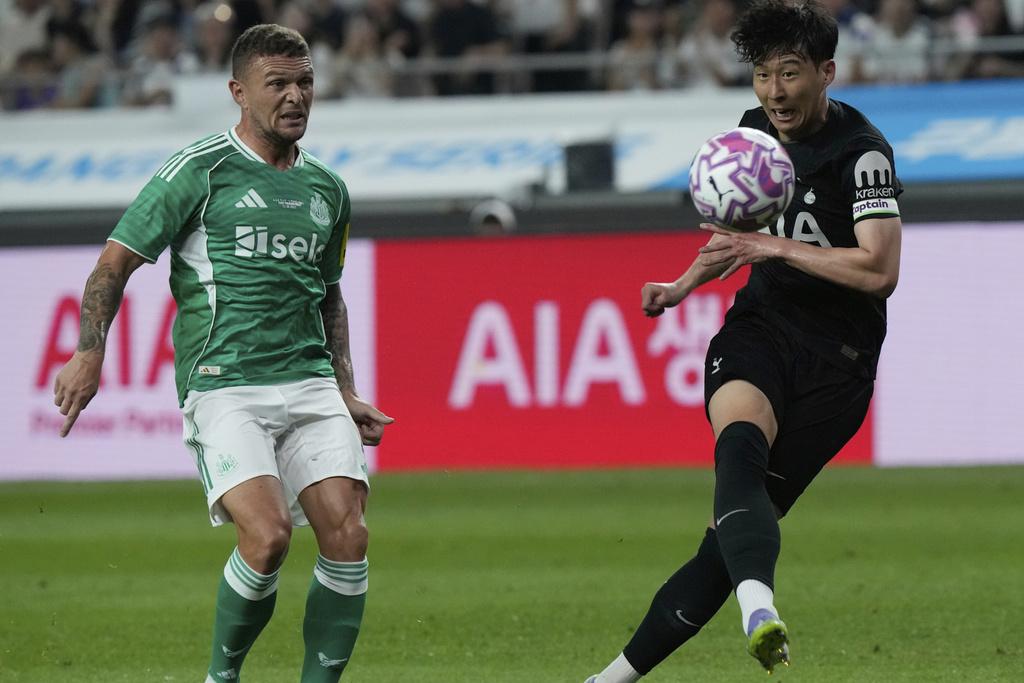 孫興民昨晚在告別戰最後一次披上熱刺球衣後,將轉投美職洛杉磯FC。(美聯社)