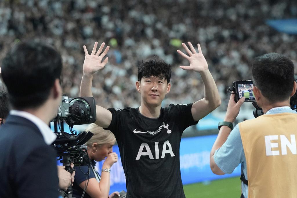 孫興民昨晚在告別戰最後一次披上熱刺球衣後,將轉投美職洛杉磯FC。(美聯社)