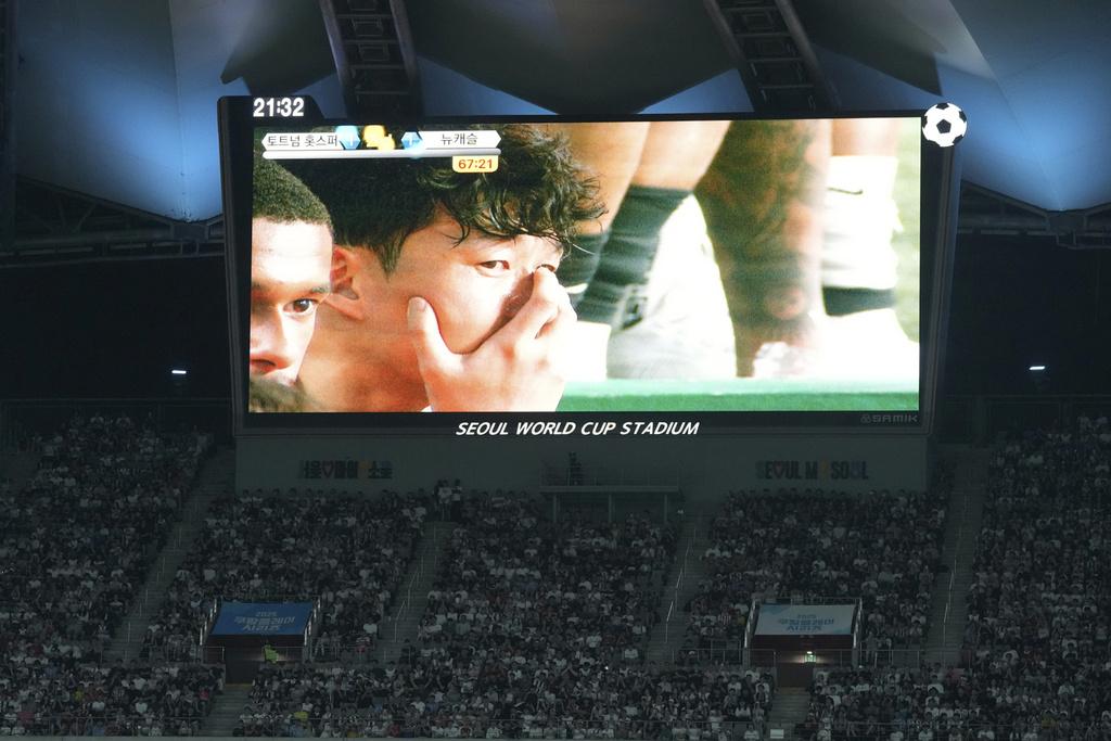 孫興民昨晚在告別戰最後一次披上熱刺球衣後,將轉投美職洛杉磯FC。(美聯社)