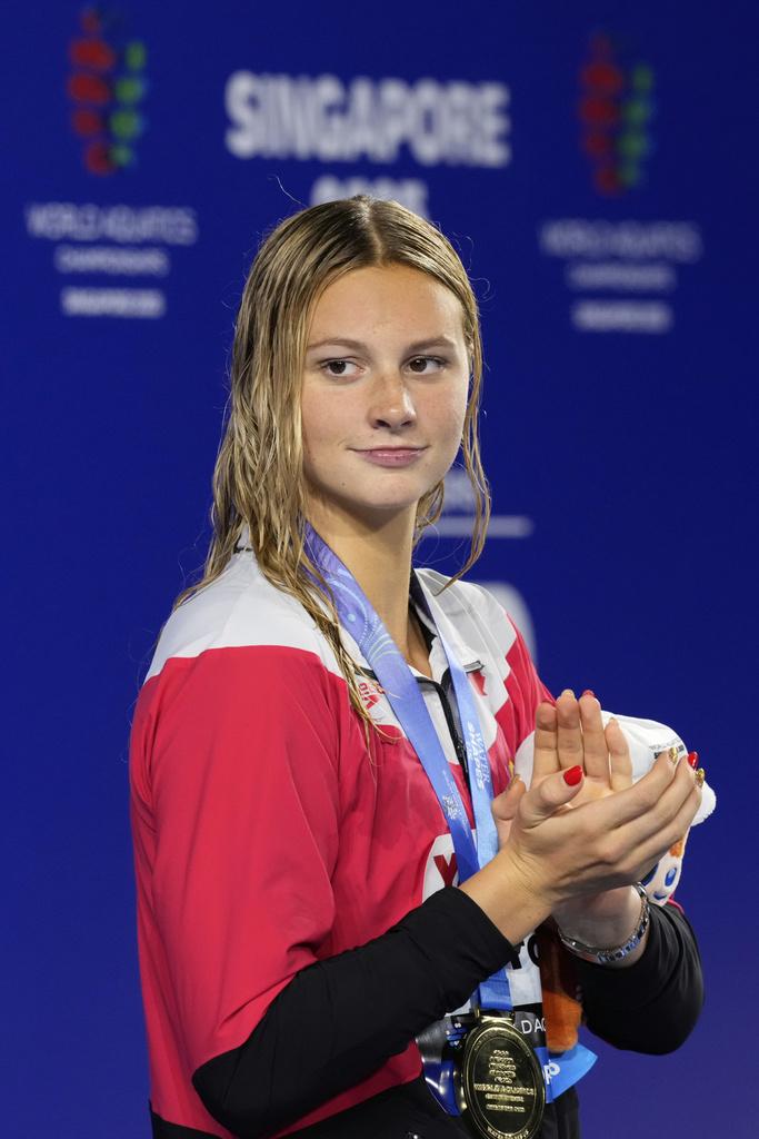 加拿大美女麥堅杜舒(Summer McIntosh)在世界游泳錦標賽獨取4金。(美聯社)