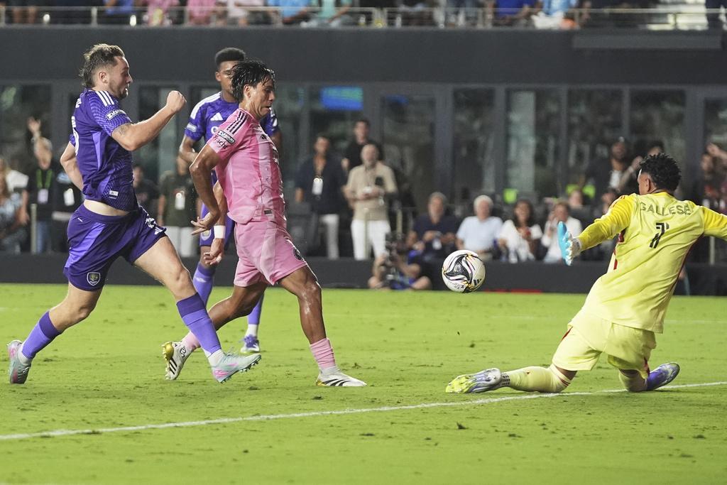 施高維亞為國際邁亞密補時拉開3:1。(美聯社)