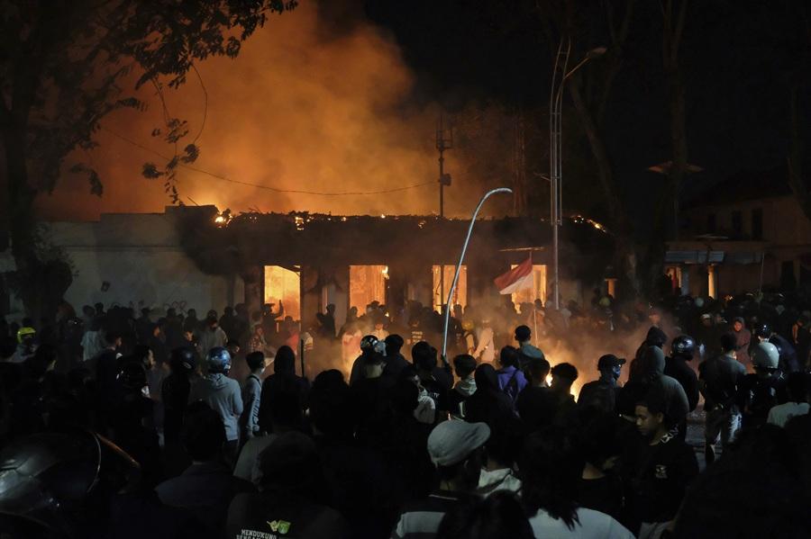 印尼示威升級5死 總統普拉博沃宣布取消議員津貼