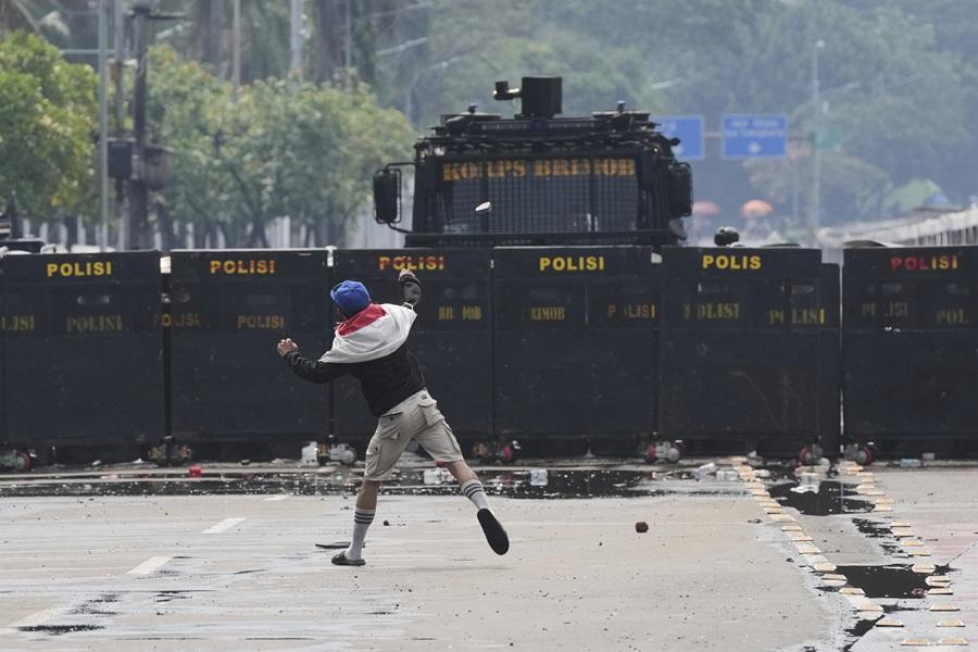 印尼示威升級5死 總統普拉博沃宣布取消議員津貼