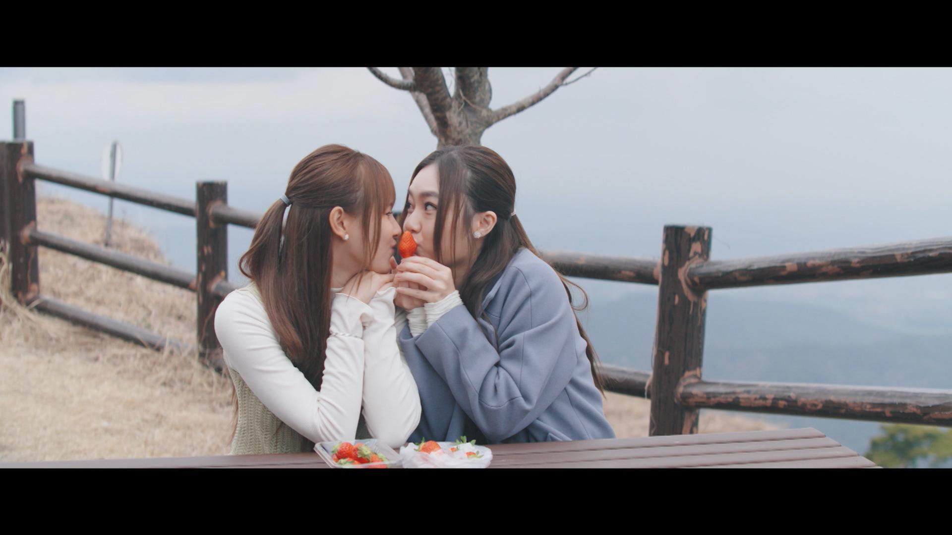 葛綽瑤和許寶恆笑言拍攝《偽鐵膠遊九州》,登上 「八面山園地」食士多啤梨。