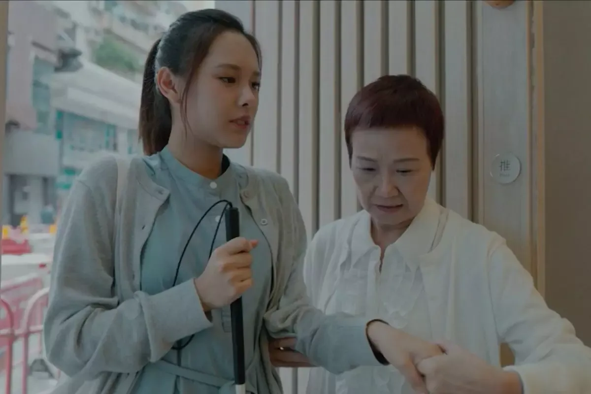 Alice在《小島奇譚》挑戰演失明按摩師。