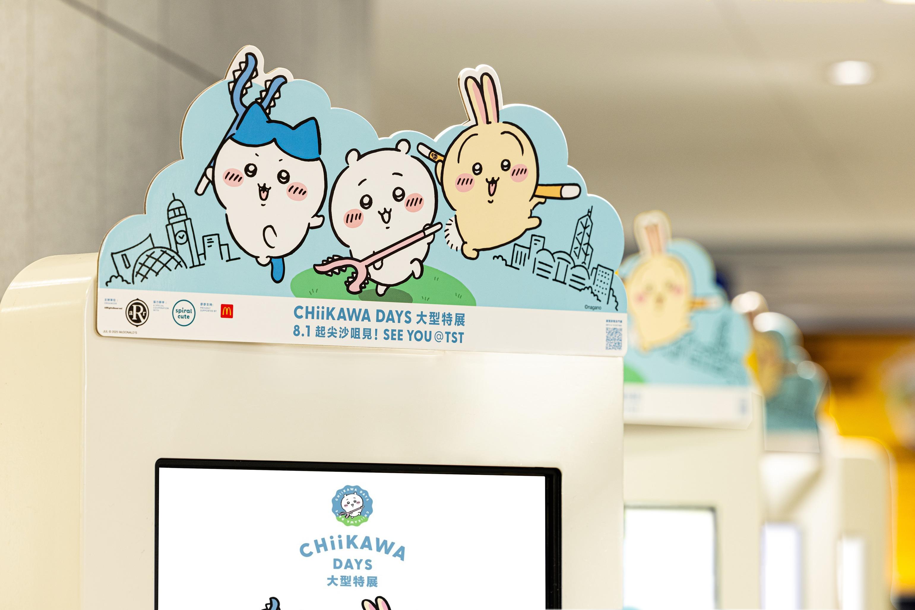 德福廣場主題店入口設有可愛玻璃櫥窗裝飾,一眾人氣角色歡迎大家前來餐廳打卡。