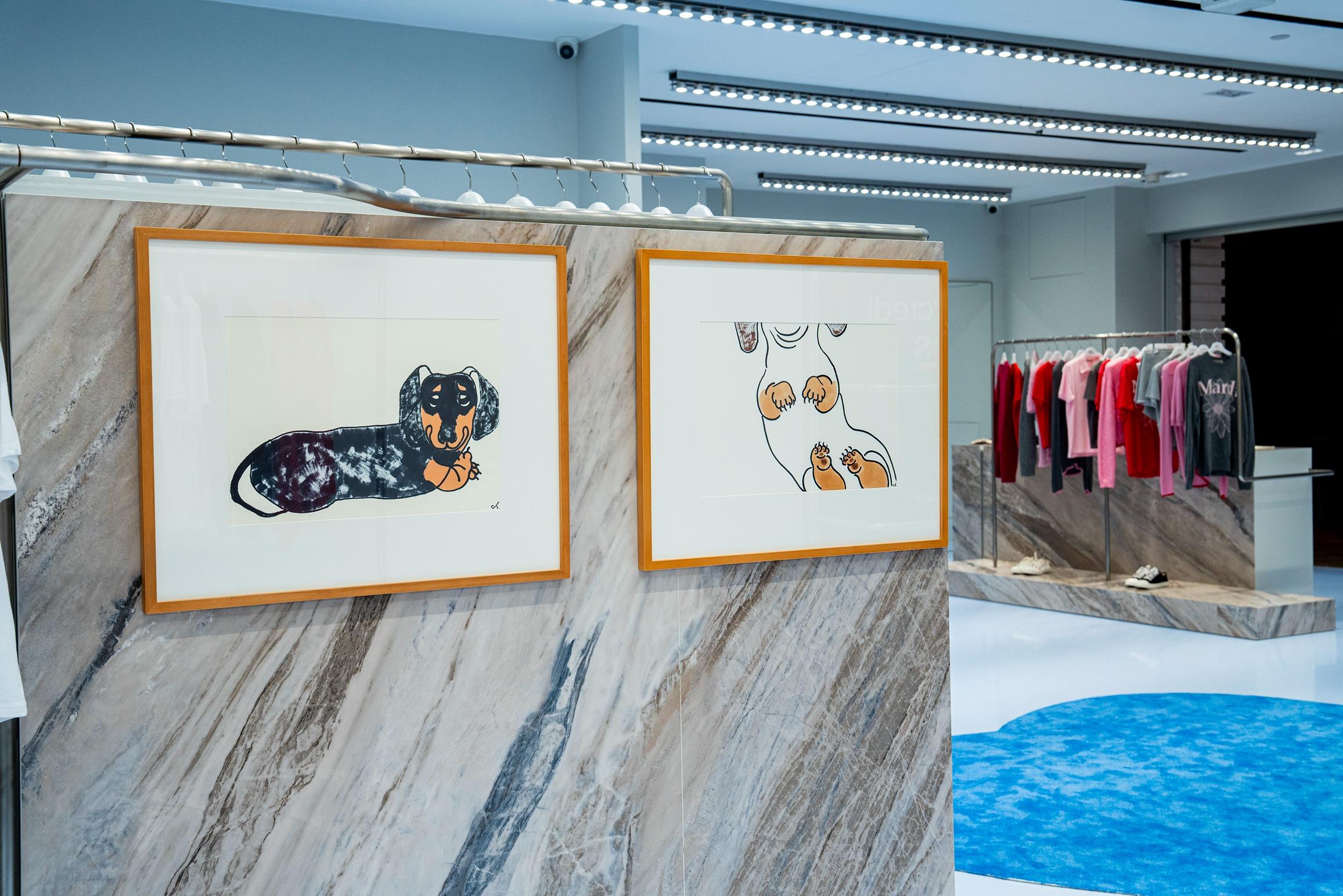 新店特別展出由韓國藝術家Kwon Chul Hwa設計的「 DDANJI 」臘腸狗圖案繪畫。