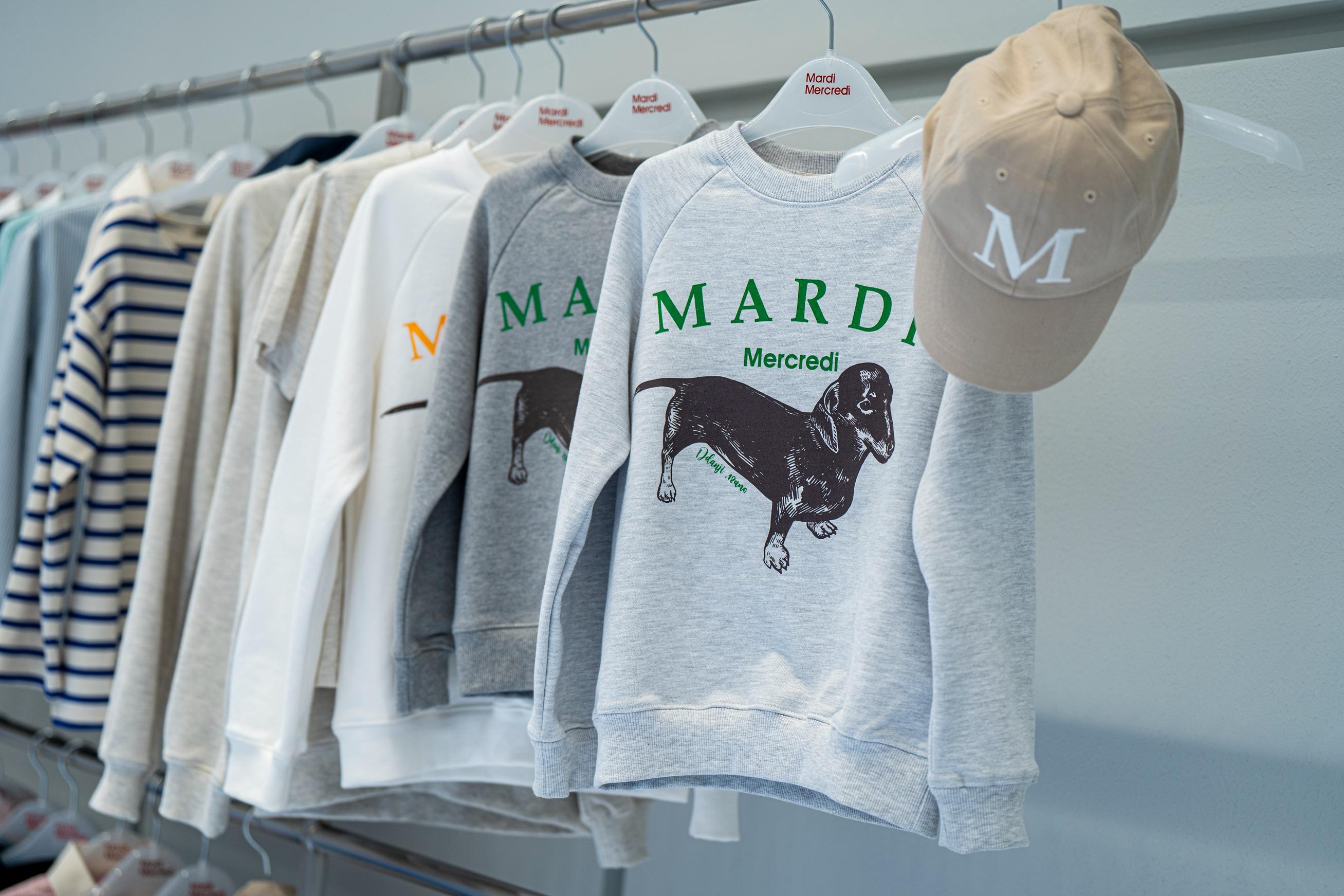 臘腸狗圖案是今季主打之一。