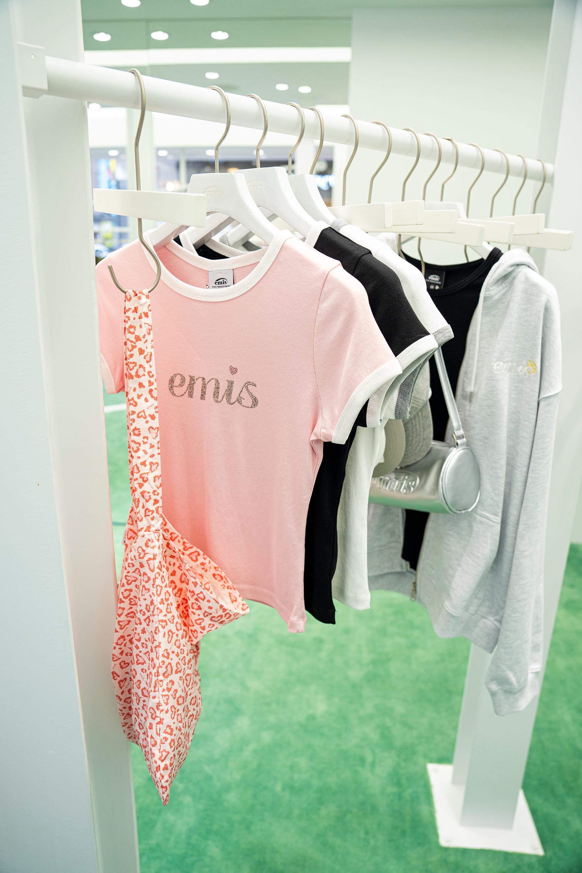 emis新店有多款全新春夏款式。