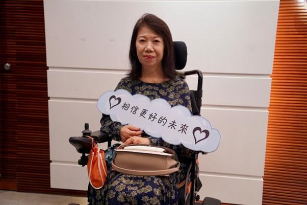 病友高女士聽到「有藥可醫」的消息時激動落淚。