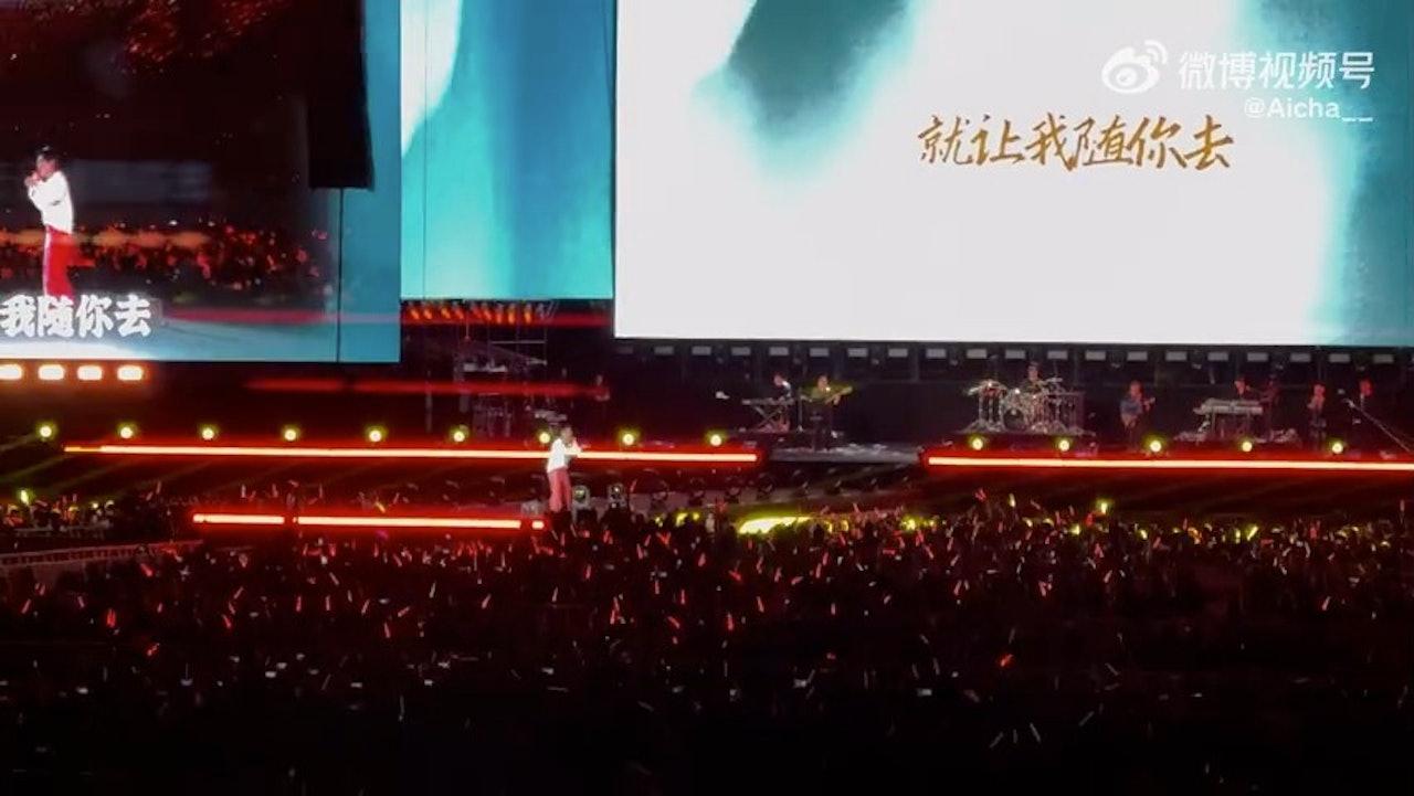 楊宗緯直墮台底。