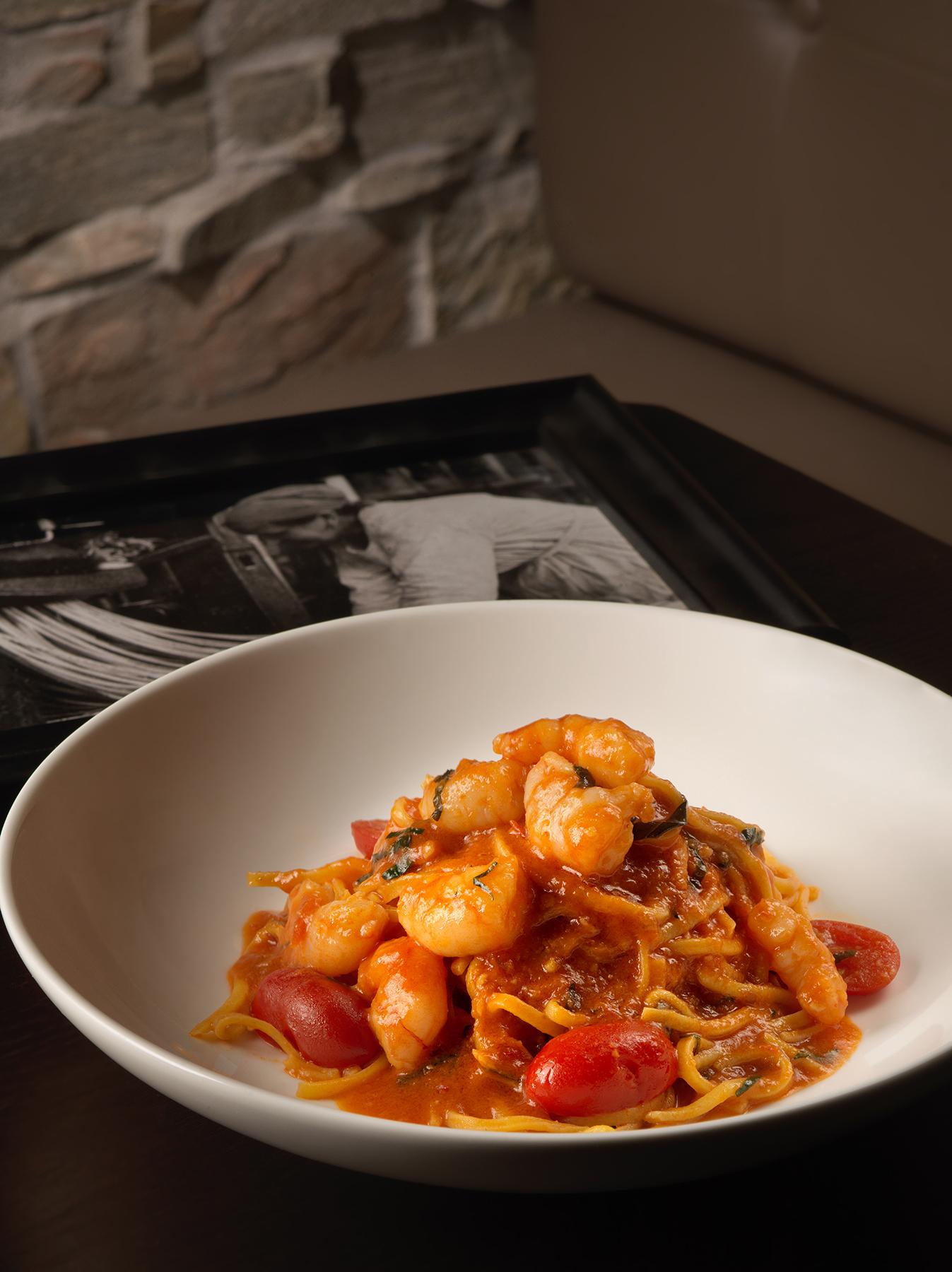 Chitarra alla Gamberi(自家製吉他麵配虎蝦番茄蝦湯汁$198/午市特選)每一口都充滿濃郁蝦香海洋氣息。