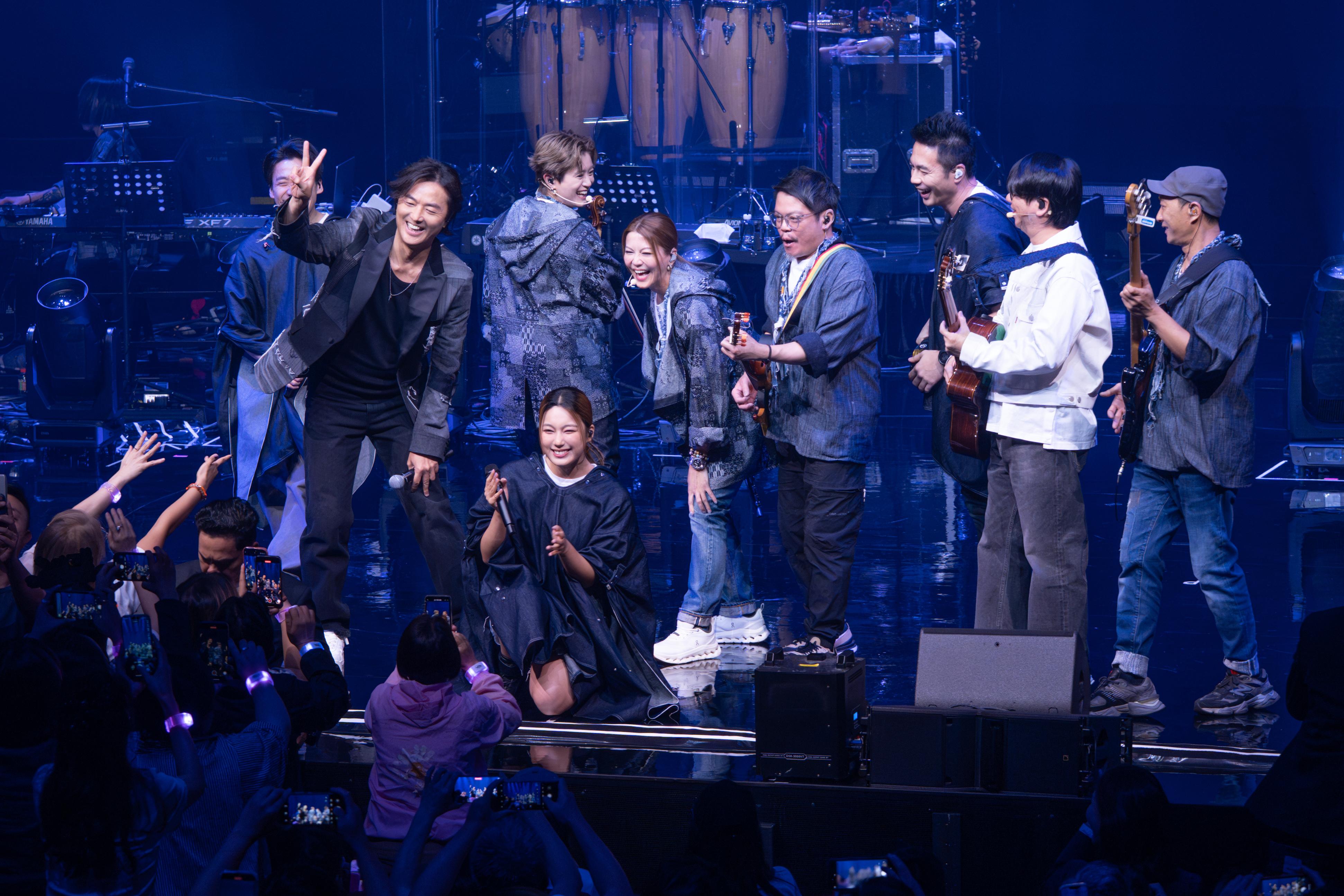 鄭伊健帶住小師妹黃淑蔓與音樂總監陳光榮的音樂團隊到澳門開show。