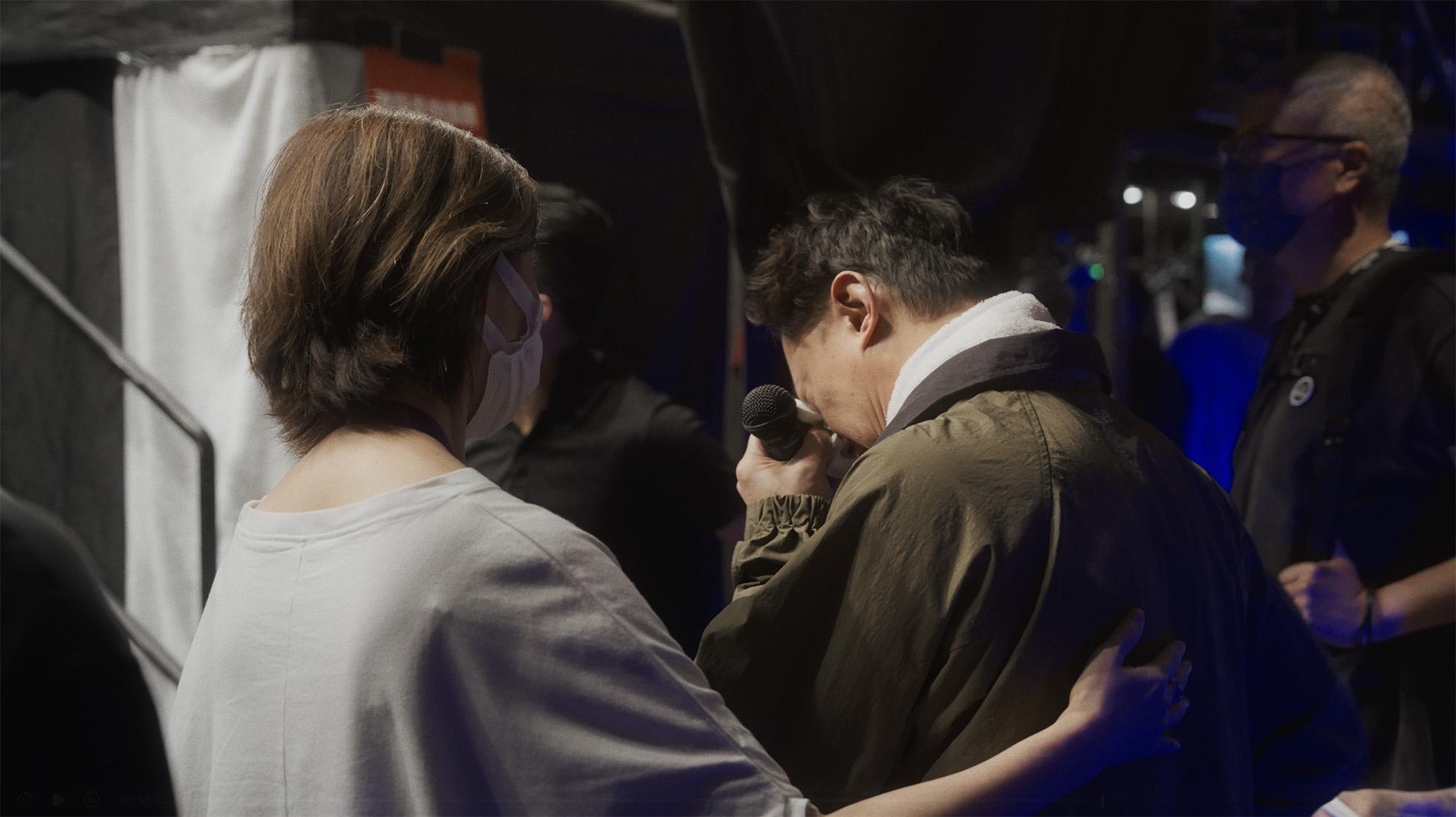 人前大癲大肺的Eason,其實背後對自己演出要求非常苛嚴,錙銖必較,演出錯一粒音也會發自己脾氣。