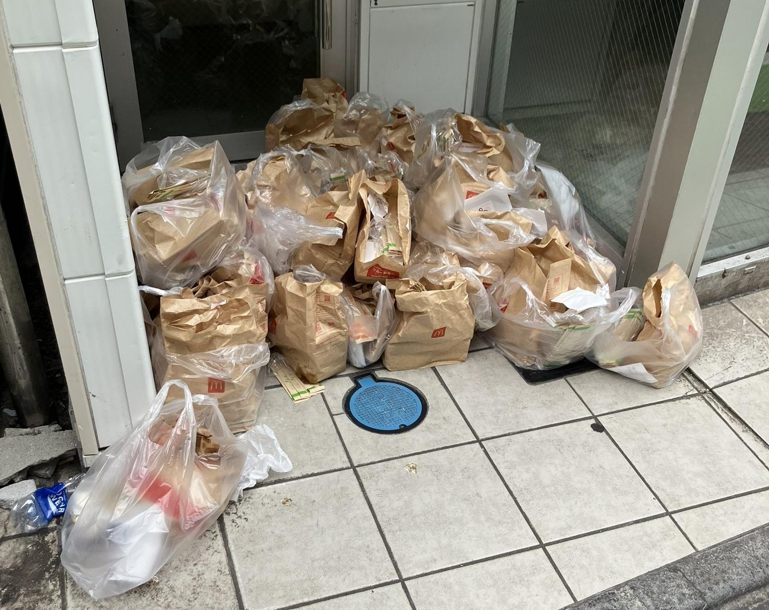 大量麥當勞食物被遺缺。(網上圖片)