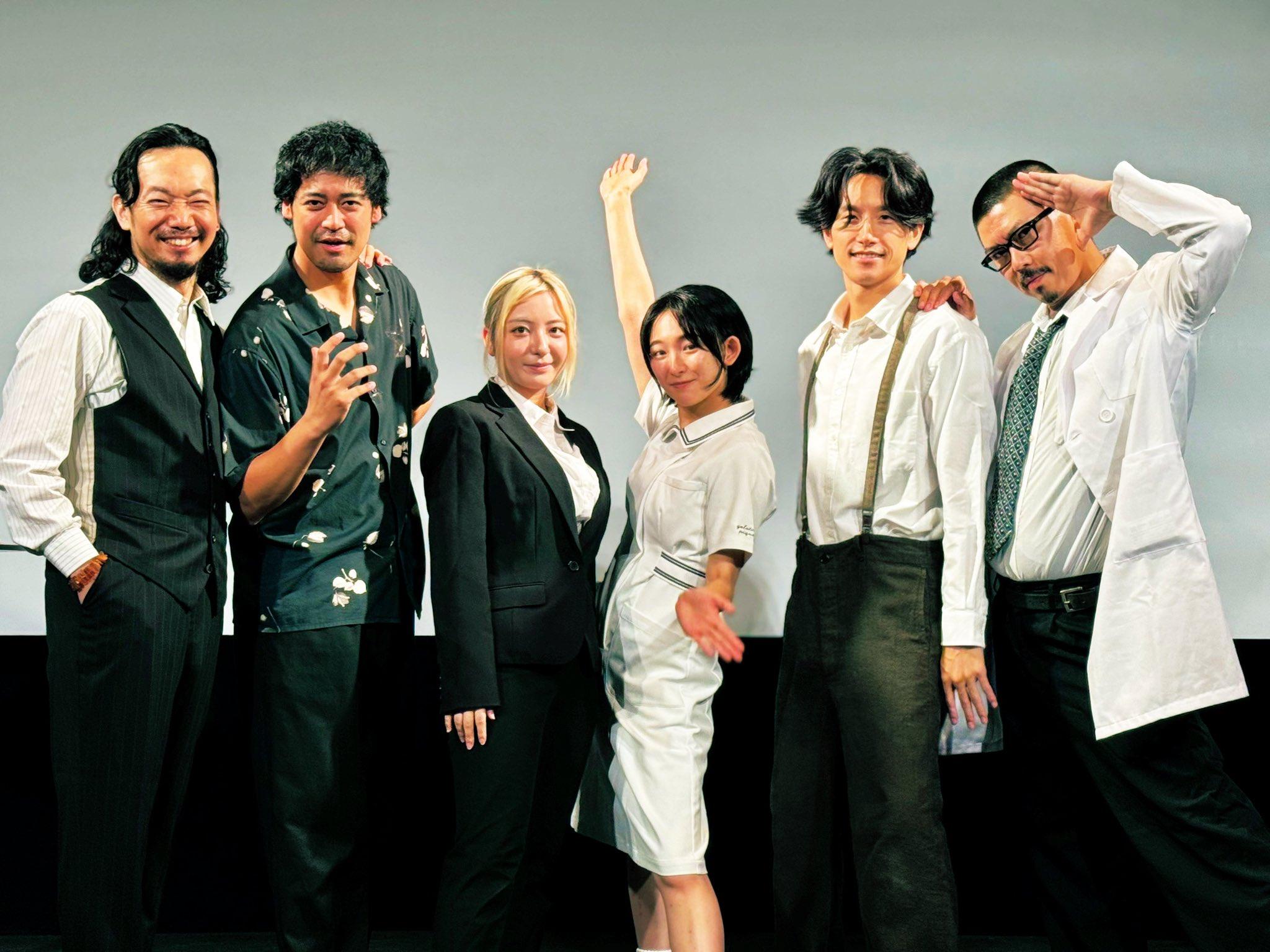 小林龍輔(右二)近日在東京演出舞台劇。