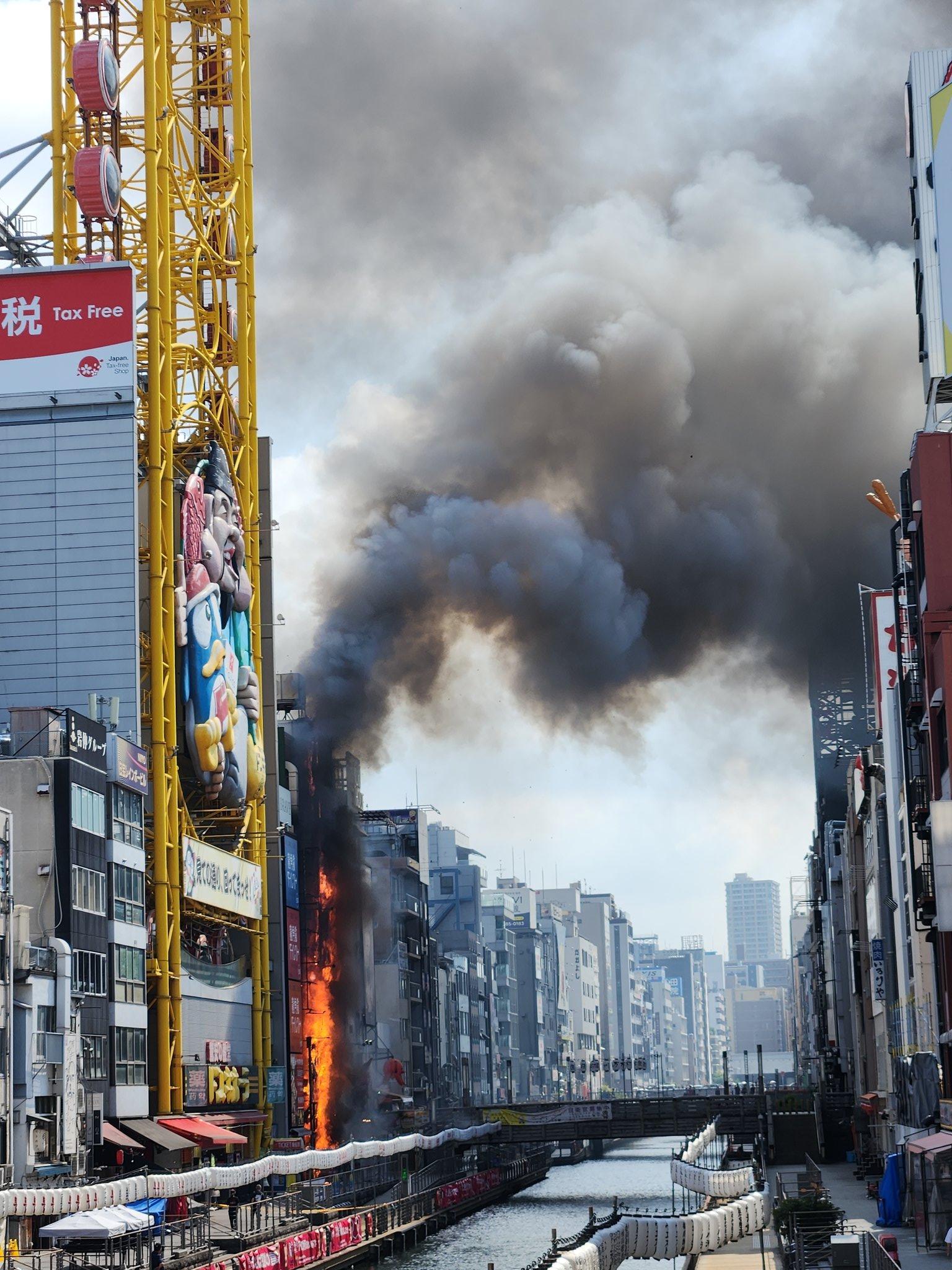 日本大阪道頓堀Donki旁一座7層建築物發生火警(網上圖片)