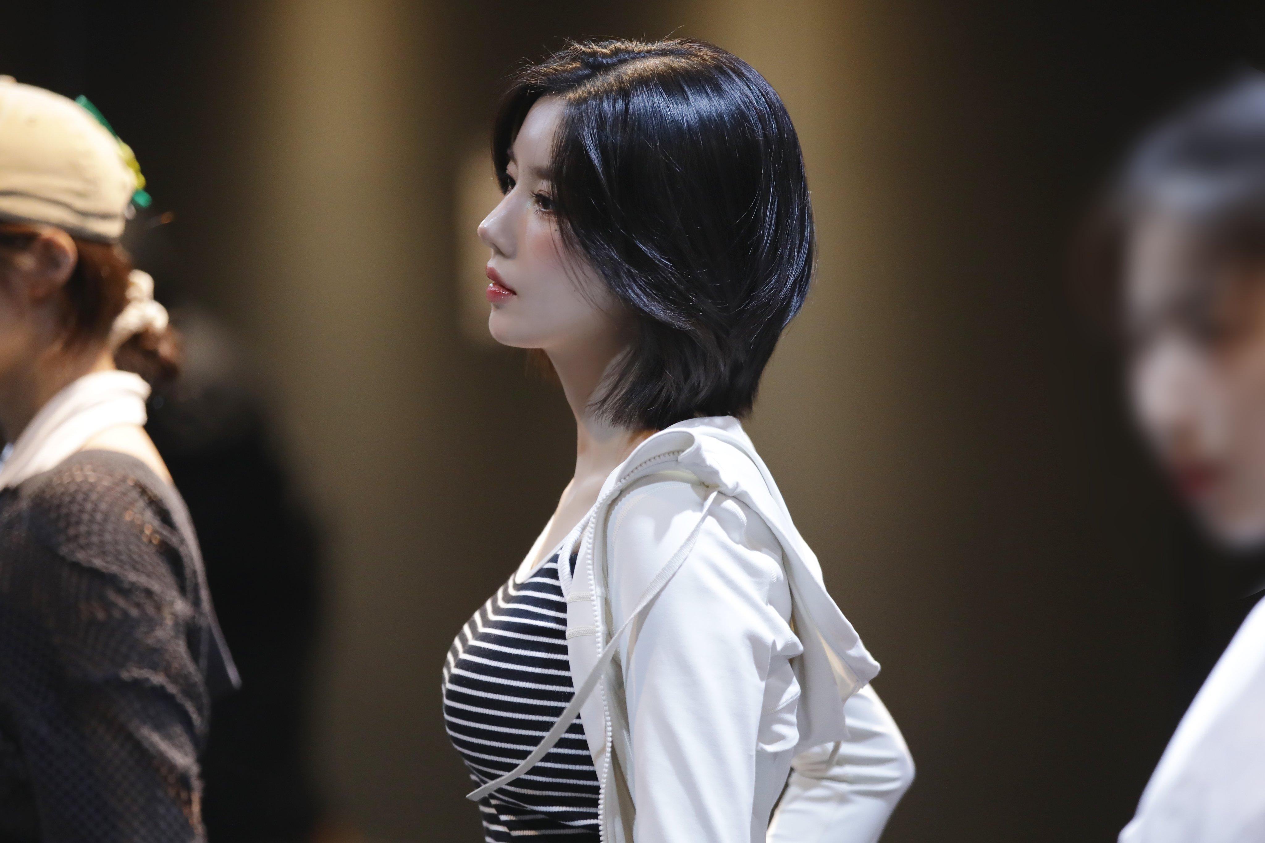 權恩妃為這個演唱會落力排舞。