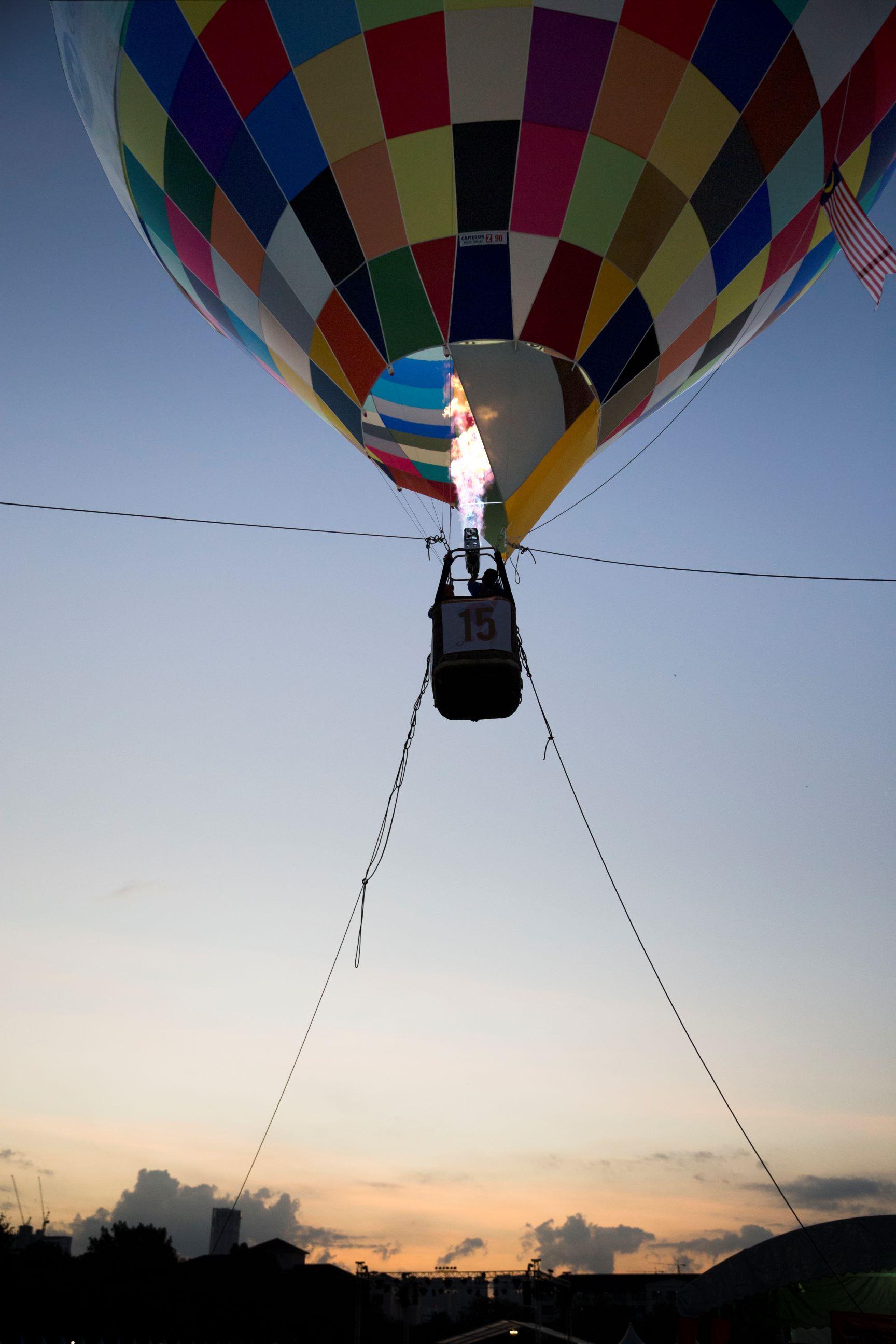 相較自由飛行,繫留定點飛特有的安定感。