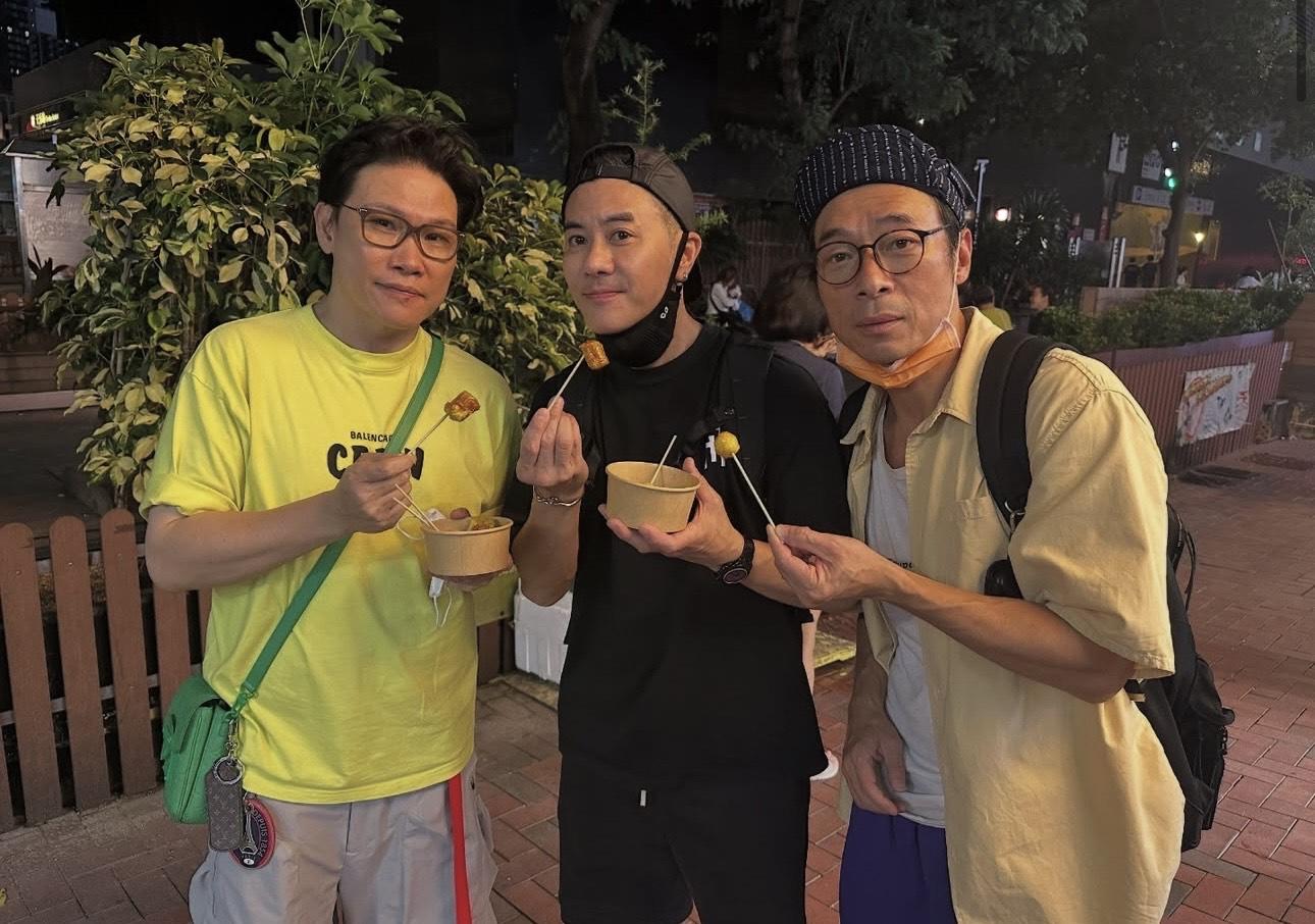 梁漢文孖許志安及蘇永康忍不住去偷食燒賣。