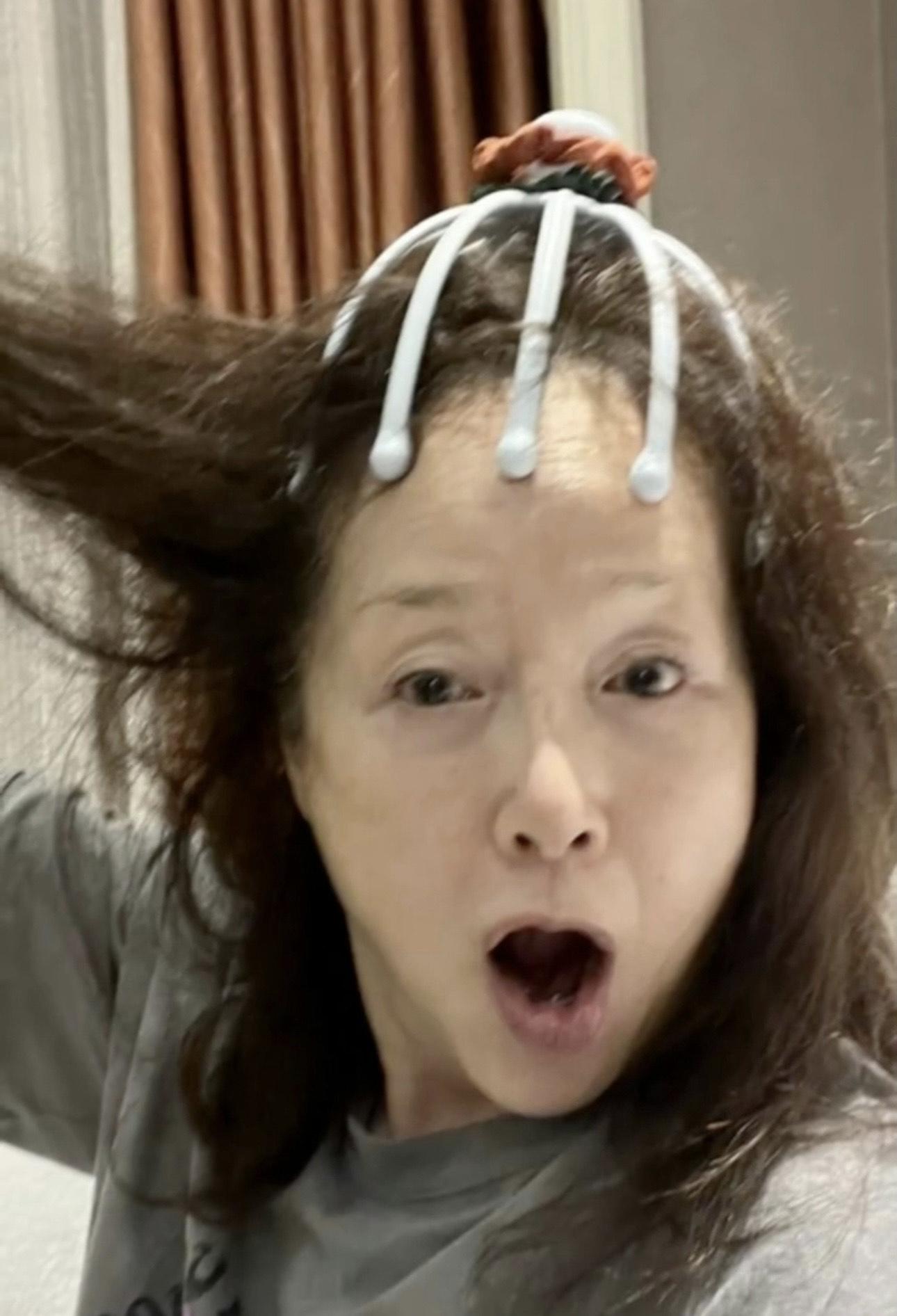 恬妞大方貼素顏相曬優雅老去自信。