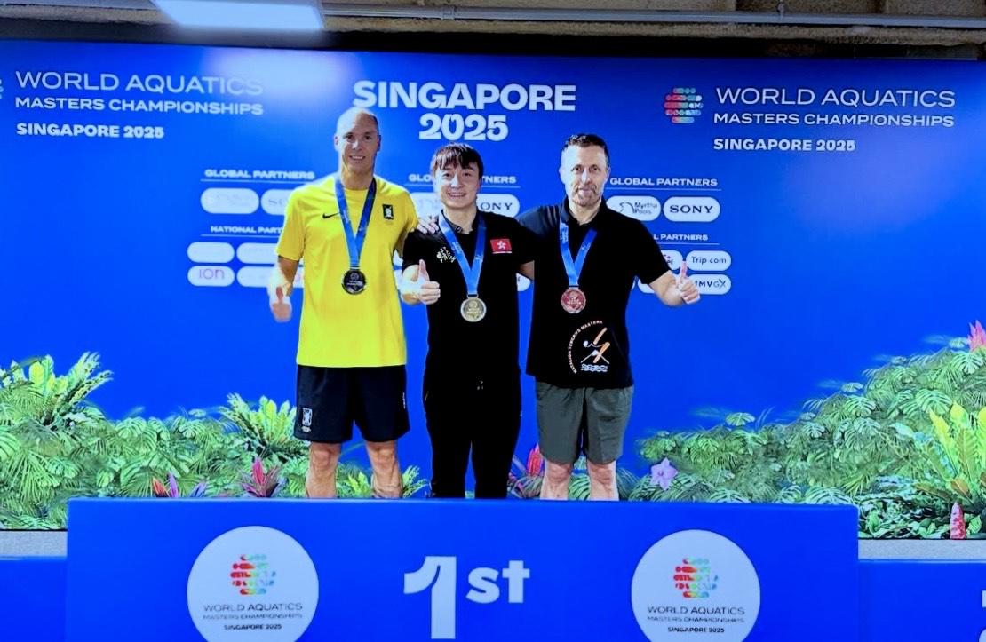 方力申在比賽勇奪男子200米背泳45-49歲組別冠軍。