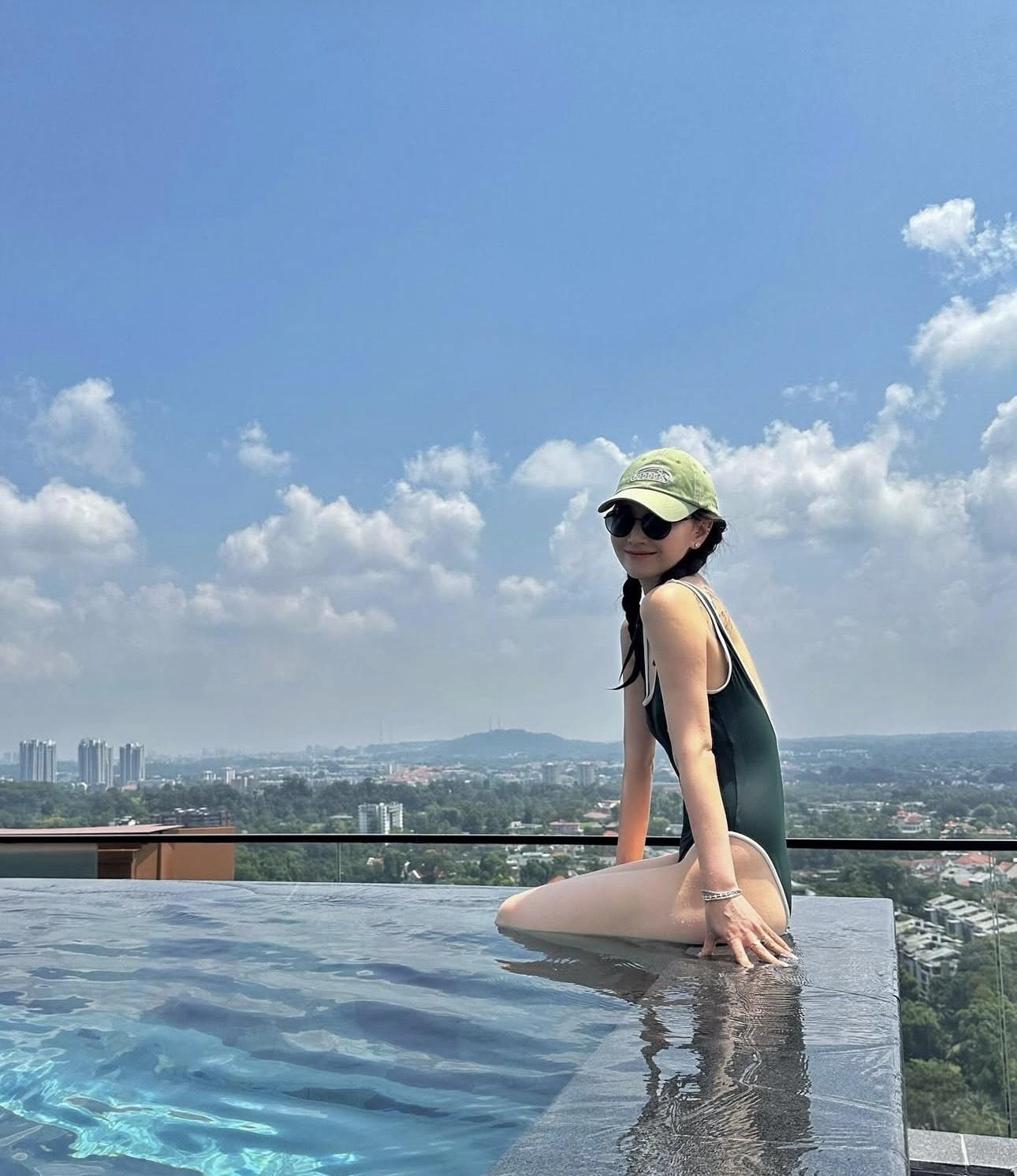 譚俊彥太太任祉妍激罕曬泳照 。