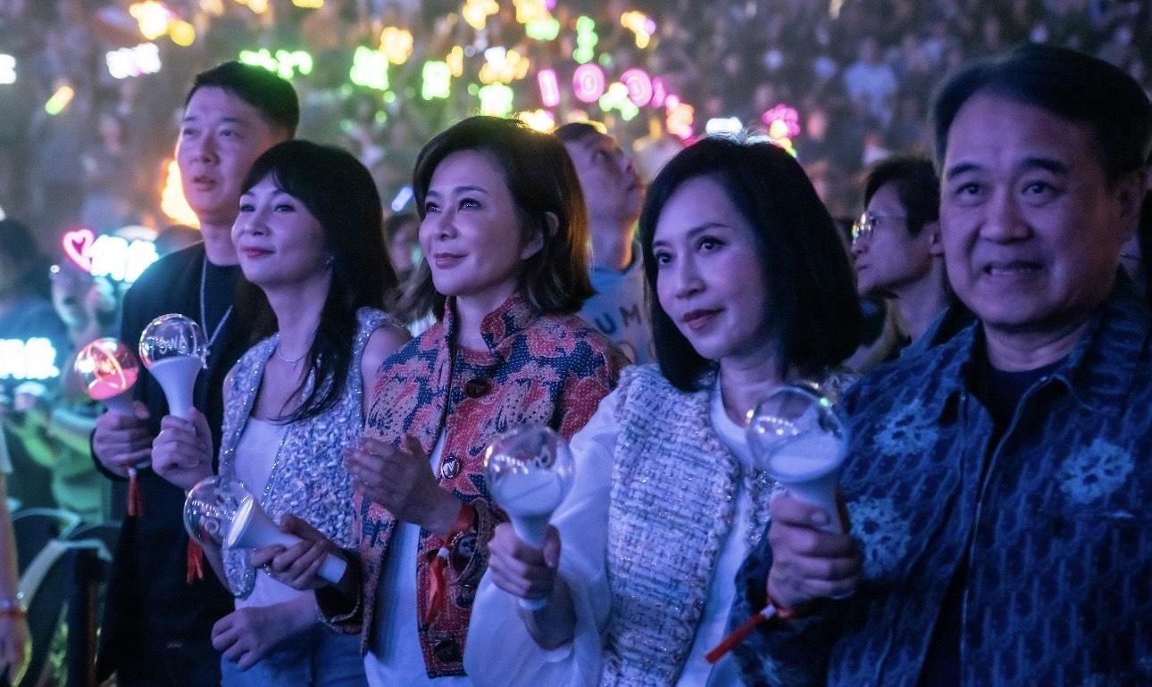 與劉德華多年好友的關之琳亦有現身撐場。