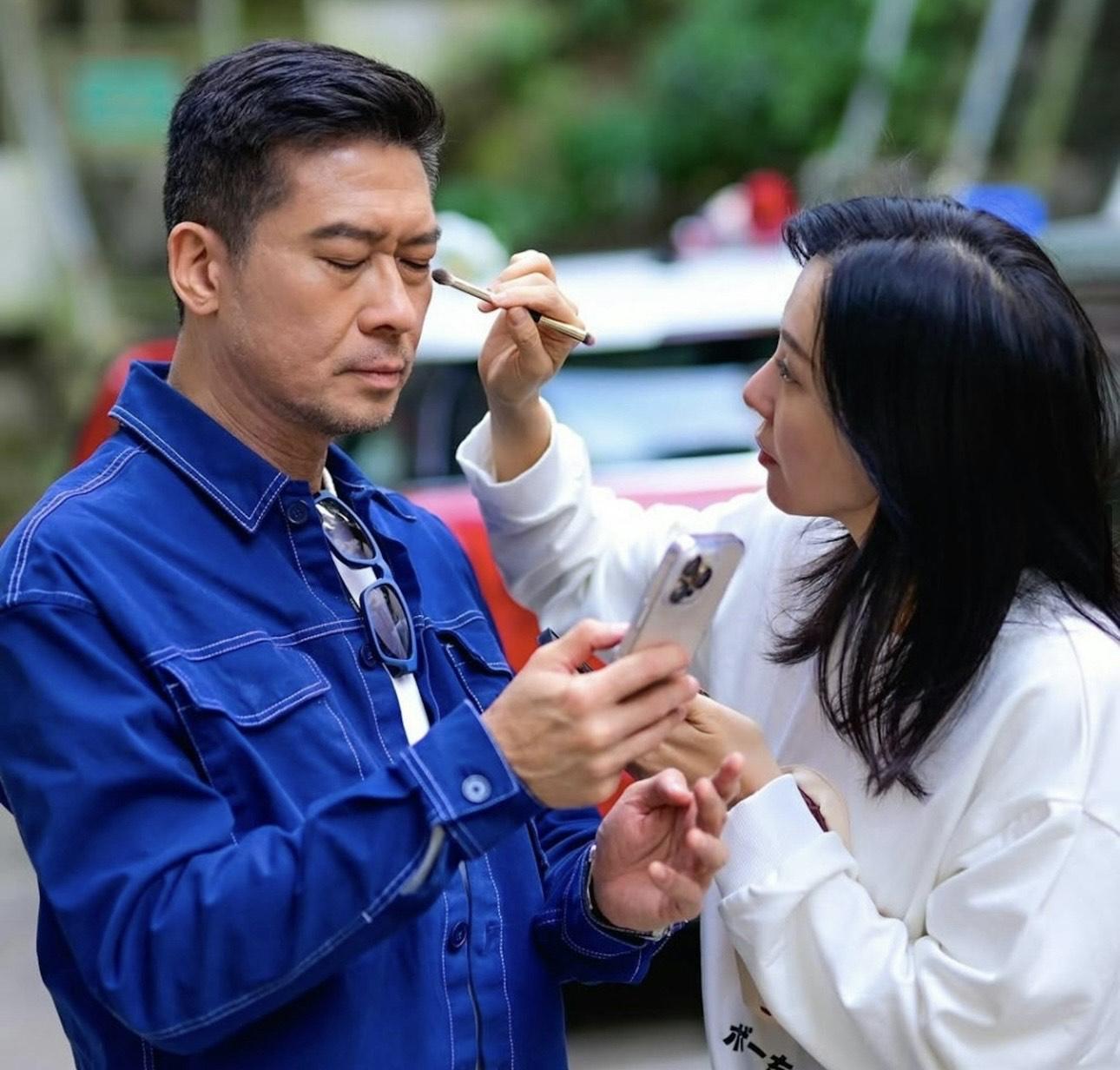 今年3月,張佳添推出新歌《你的幽靈》,正是由甄采浠擔任監製。