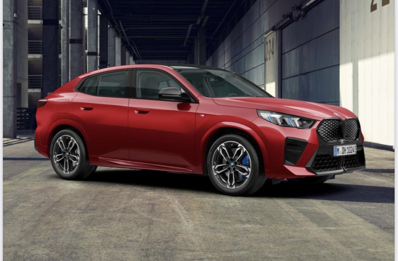 姜濤近日榮升車主,購入與圖中同型號約60萬的黑色IX系電車。