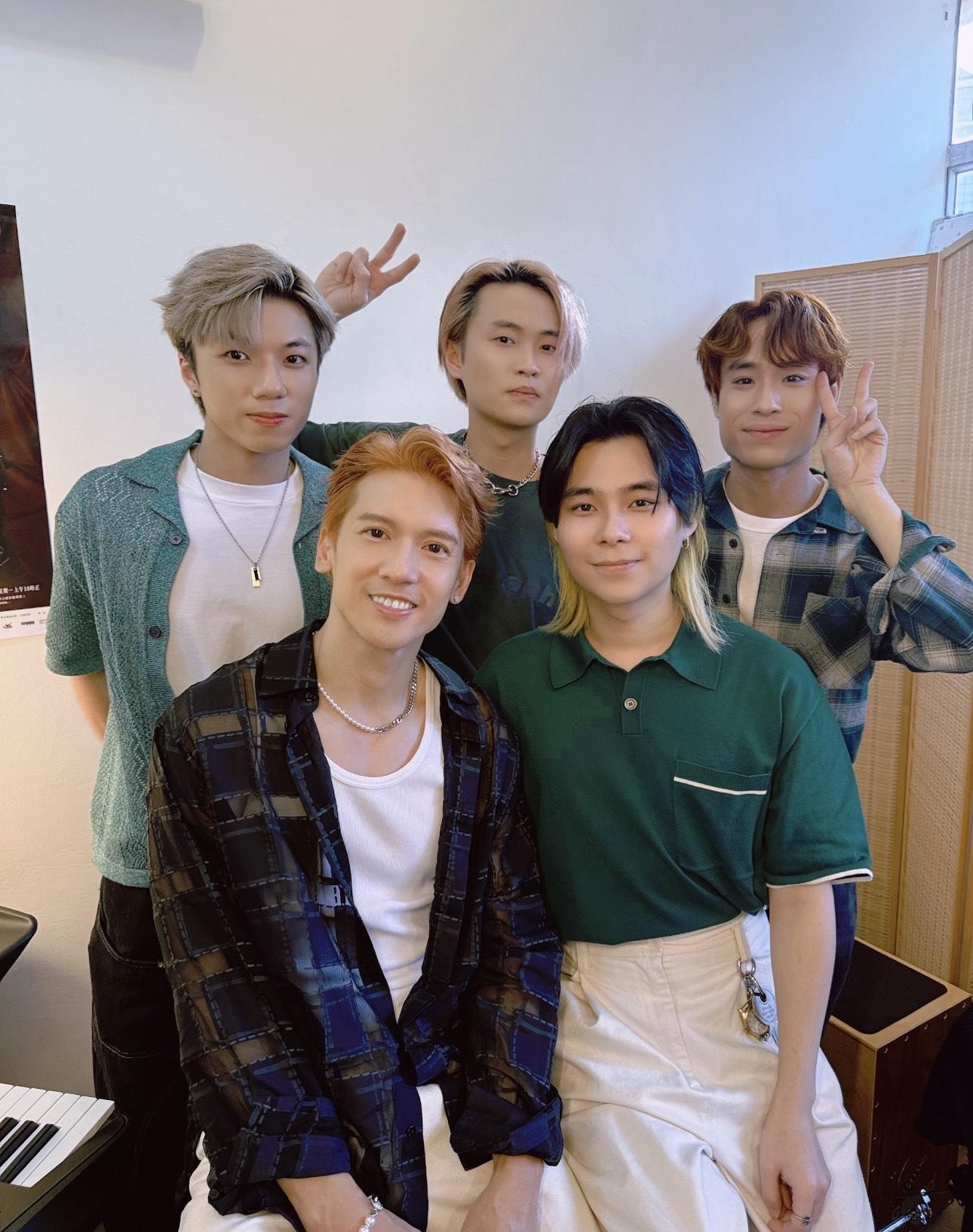 開鎖佬自薦為關智斌演唱會周邊睇檔。