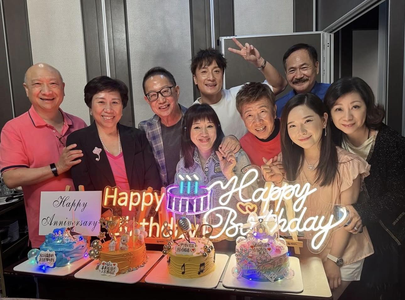 梅小青設宴賀4位朋友的喜慶事。