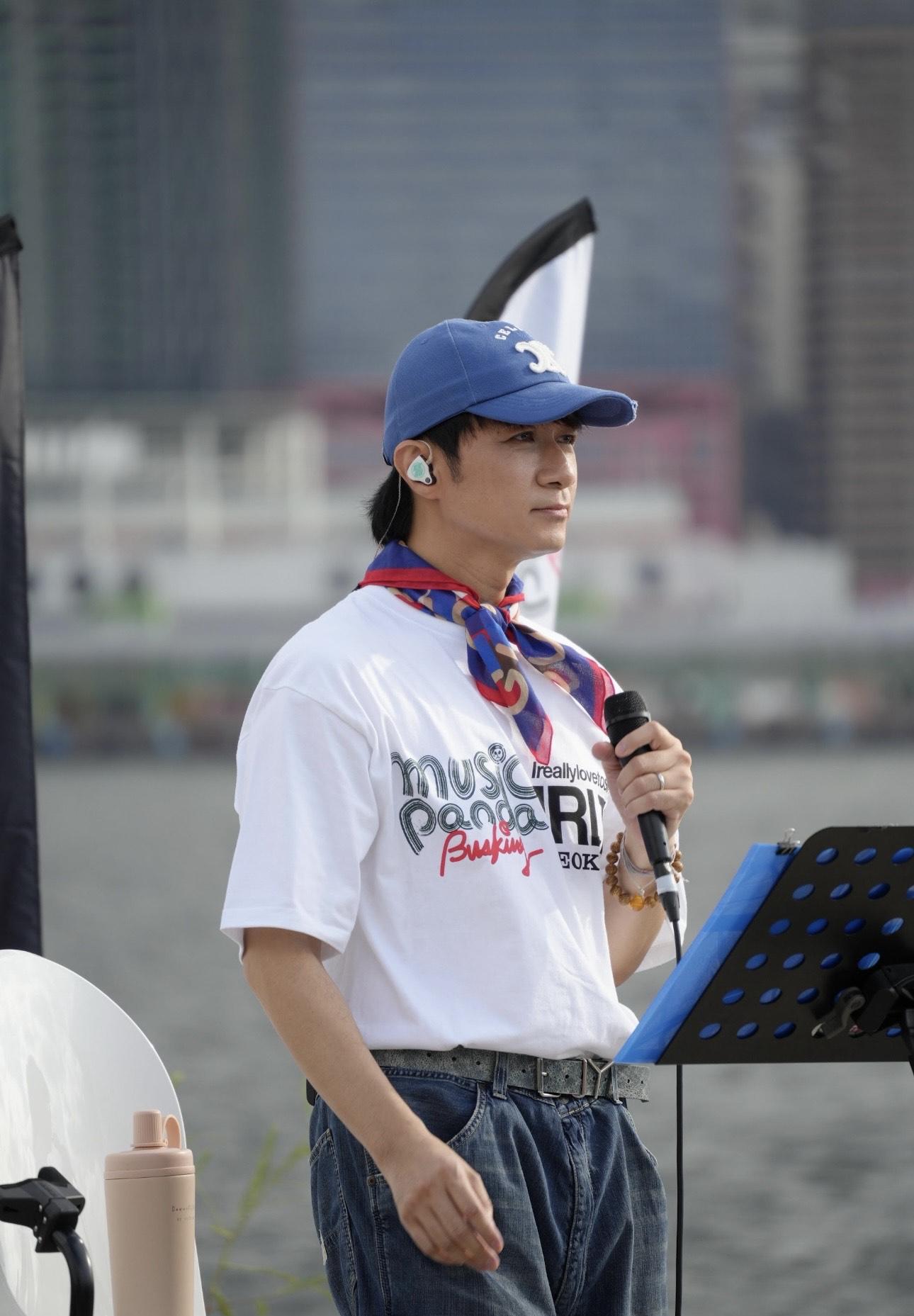 現場氣氛熱烈 ,場面相當熱鬧。