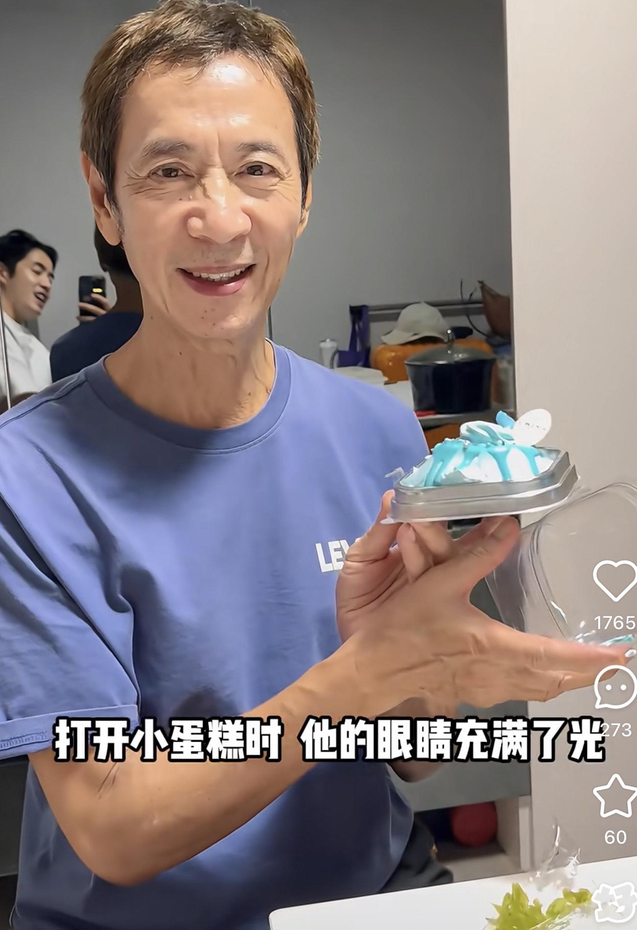 李日朗為爸爸慶生,見李爸爸精神尚算不錯。