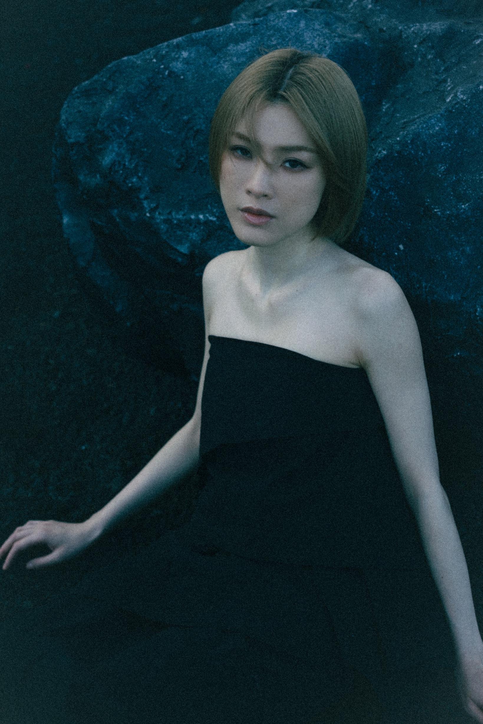 陳蕾為拍新歌《空無之地》,失溫險暉倒。