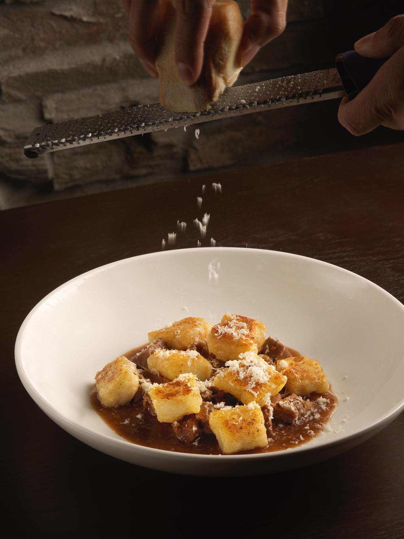 Crispy Gnocchi alla Iberico(晚市限定$218) 西班牙豬肉醬混合豬肋條、豬臉頰和香腸,配搭茴香花粉及煙燻 Scamorza 芝士,配搭甘香惹味。