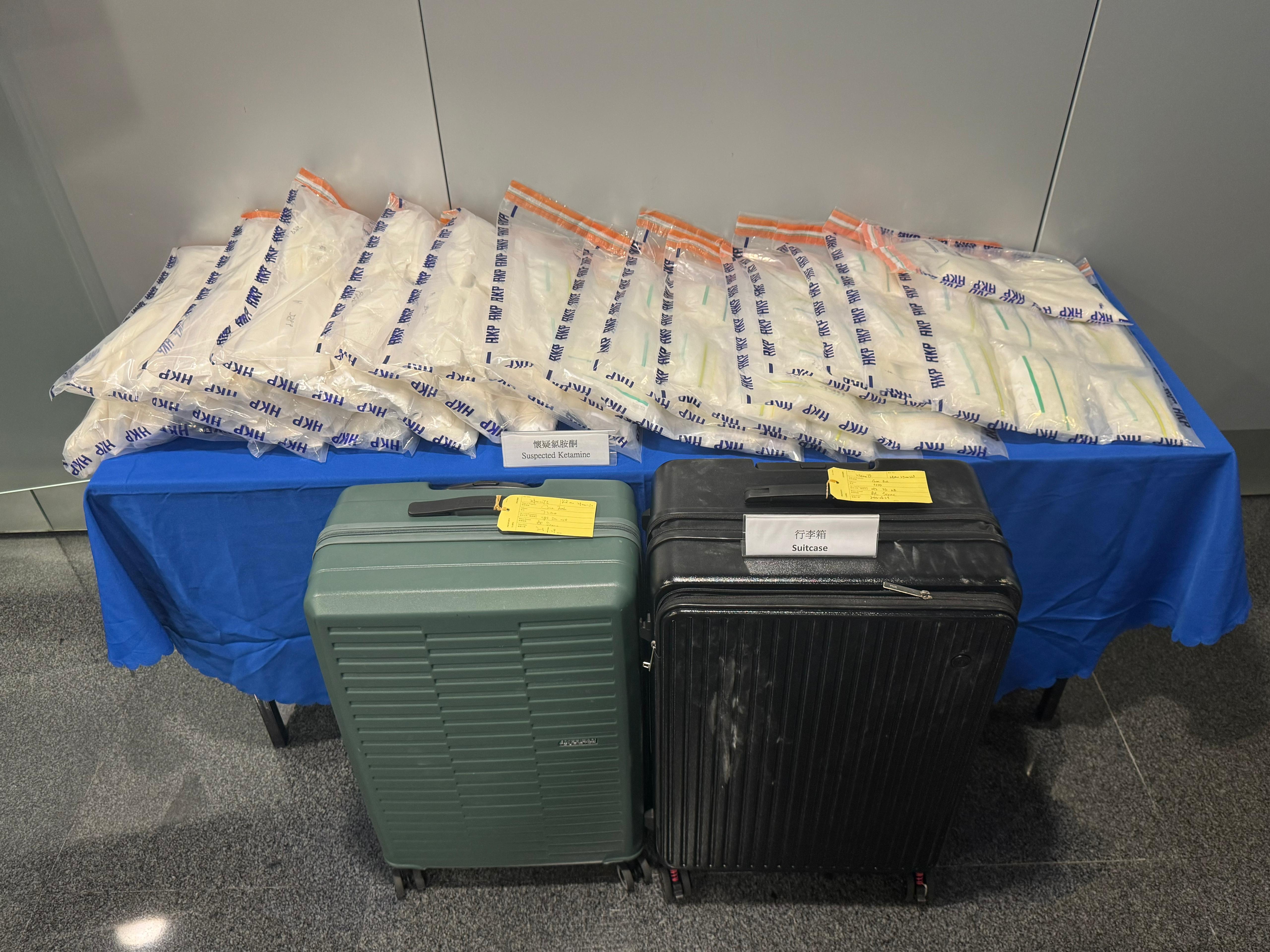 警方在行動中檢獲338公斤不同種類毒品。