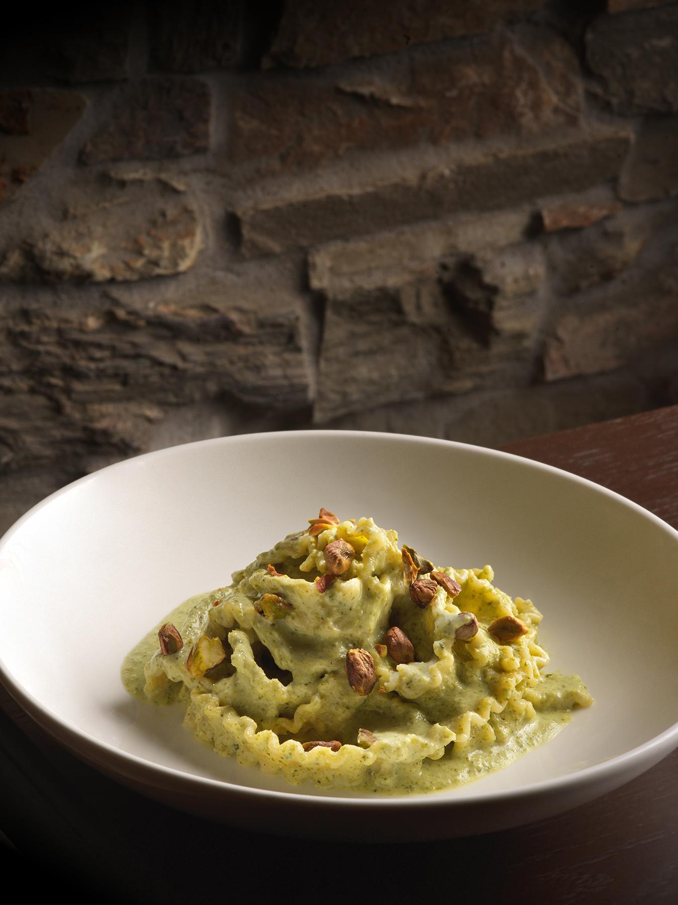 Mafaldine(午市特選) 波浪狀闊麵煙韌有咬口,配西蘭花苗羅勒青醬、烤開心果碎及芝士甚為掛醬,適合素食人士。