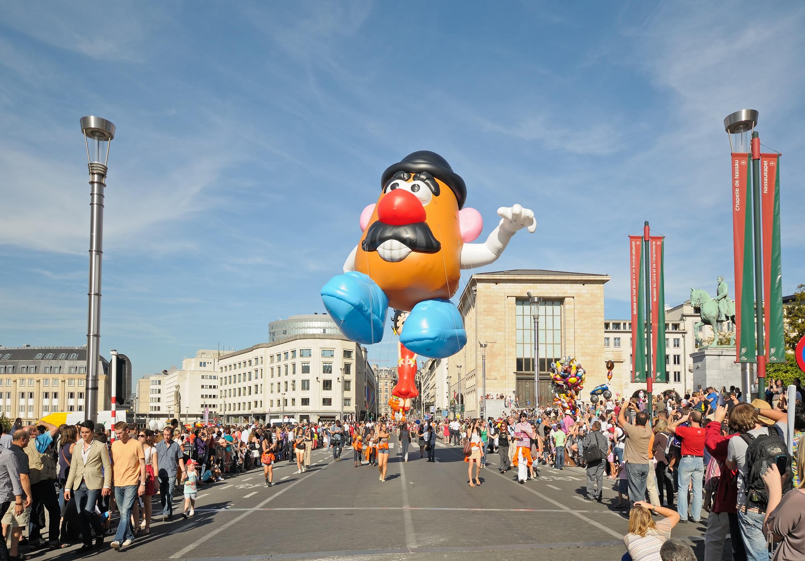 Merry Balloon 聖誕登場,成為香港首個大型卡通氫氣球巡遊。