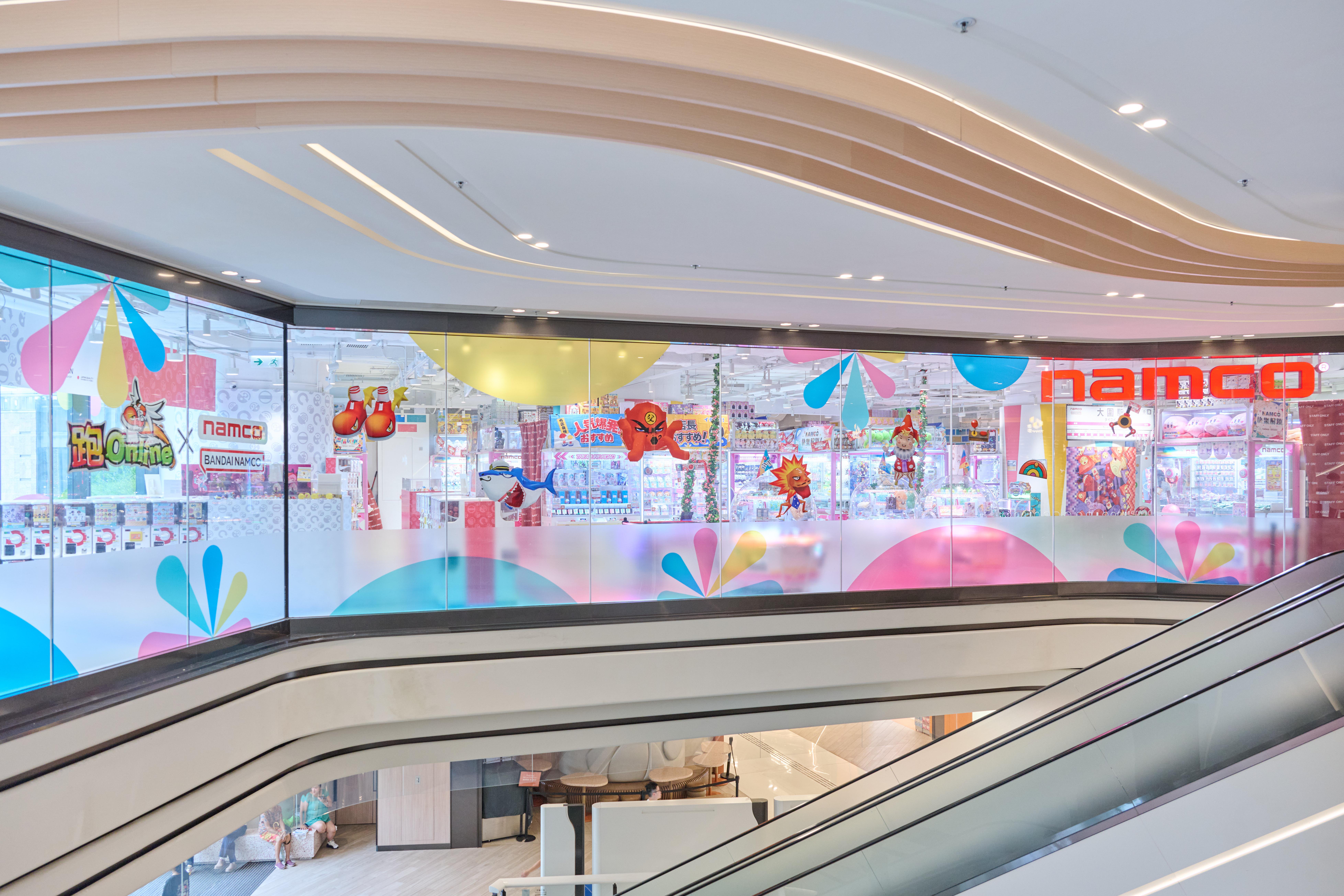 店內外滿佈跑 Online元素